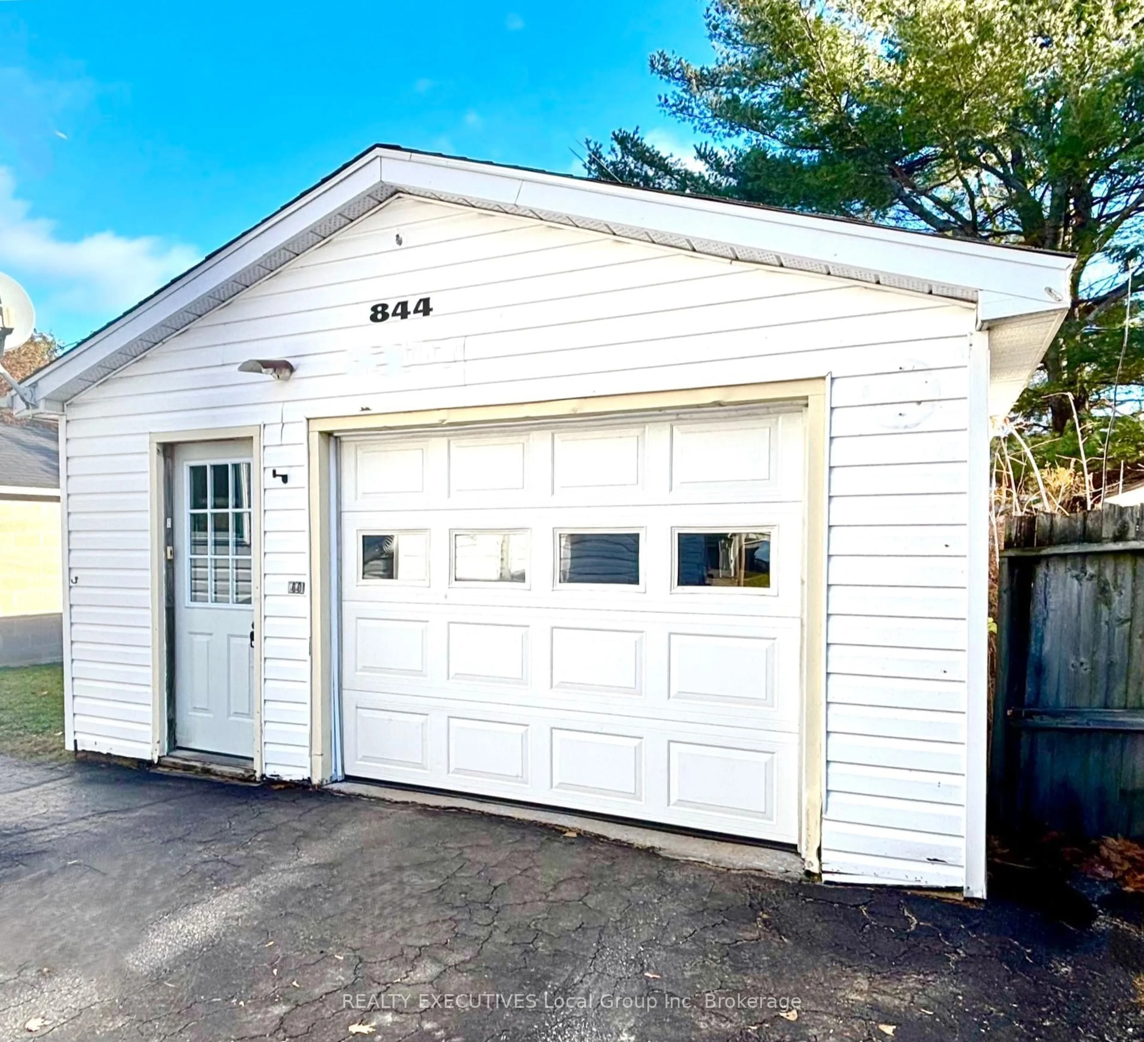 Unknown for 844 Queen St, North Bay Ontario P1A 1T9