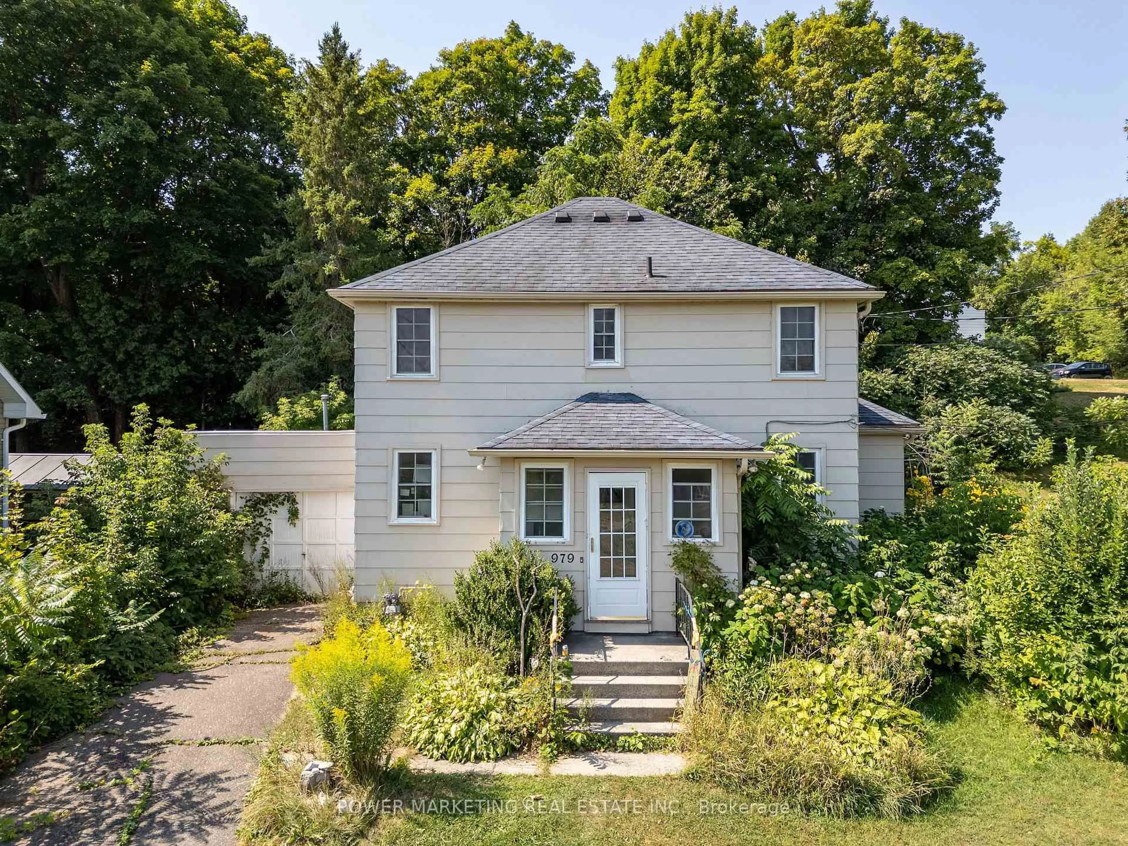 A pic from outside/outdoor area/front of a property/back of a property/a pic from drone, street for 979 RIVER Rd, Braeside Ontario K0A 1G0