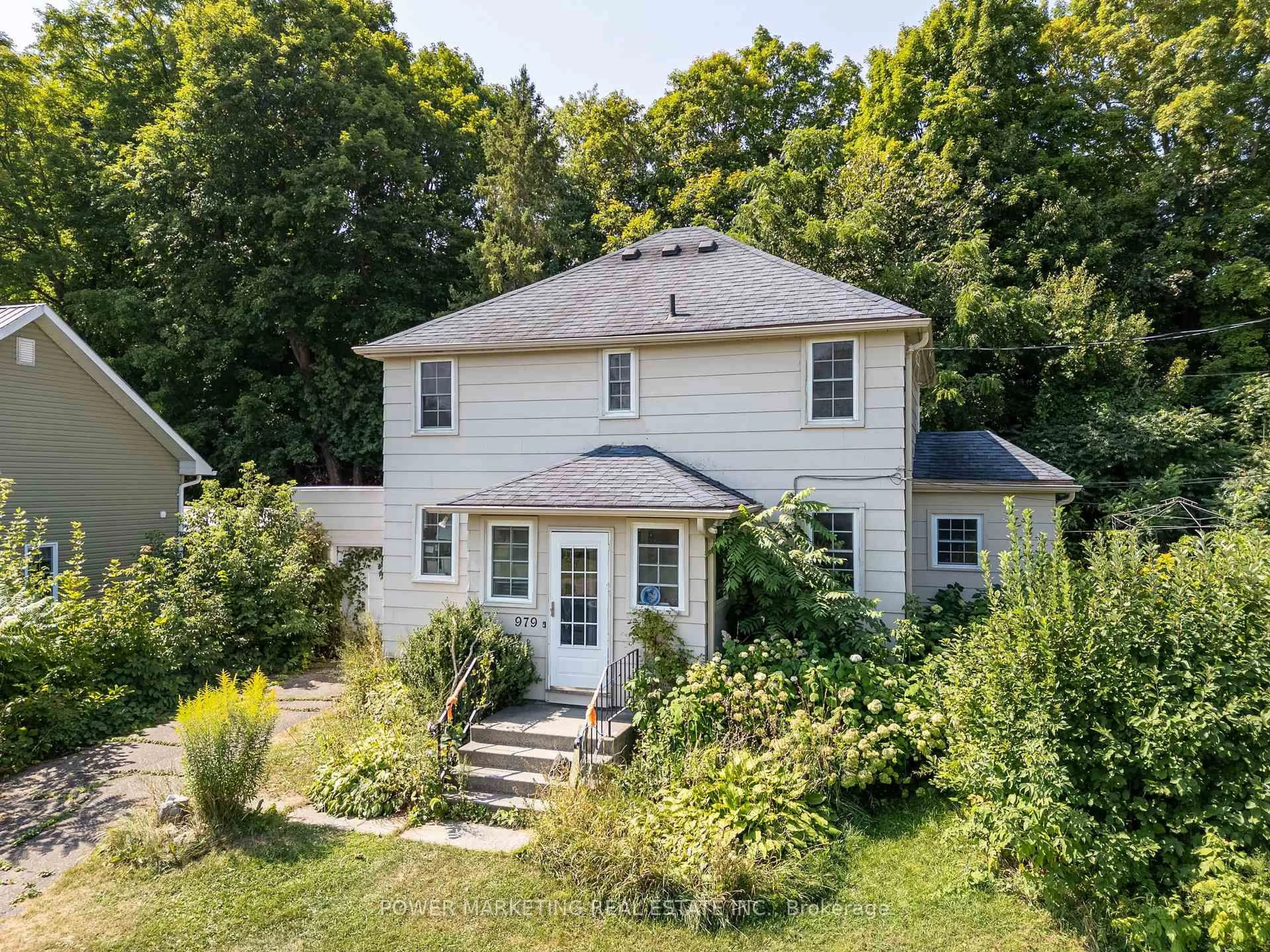 A pic from outside/outdoor area/front of a property/back of a property/a pic from drone, street for 979 RIVER Rd, Braeside Ontario K0A 1G0