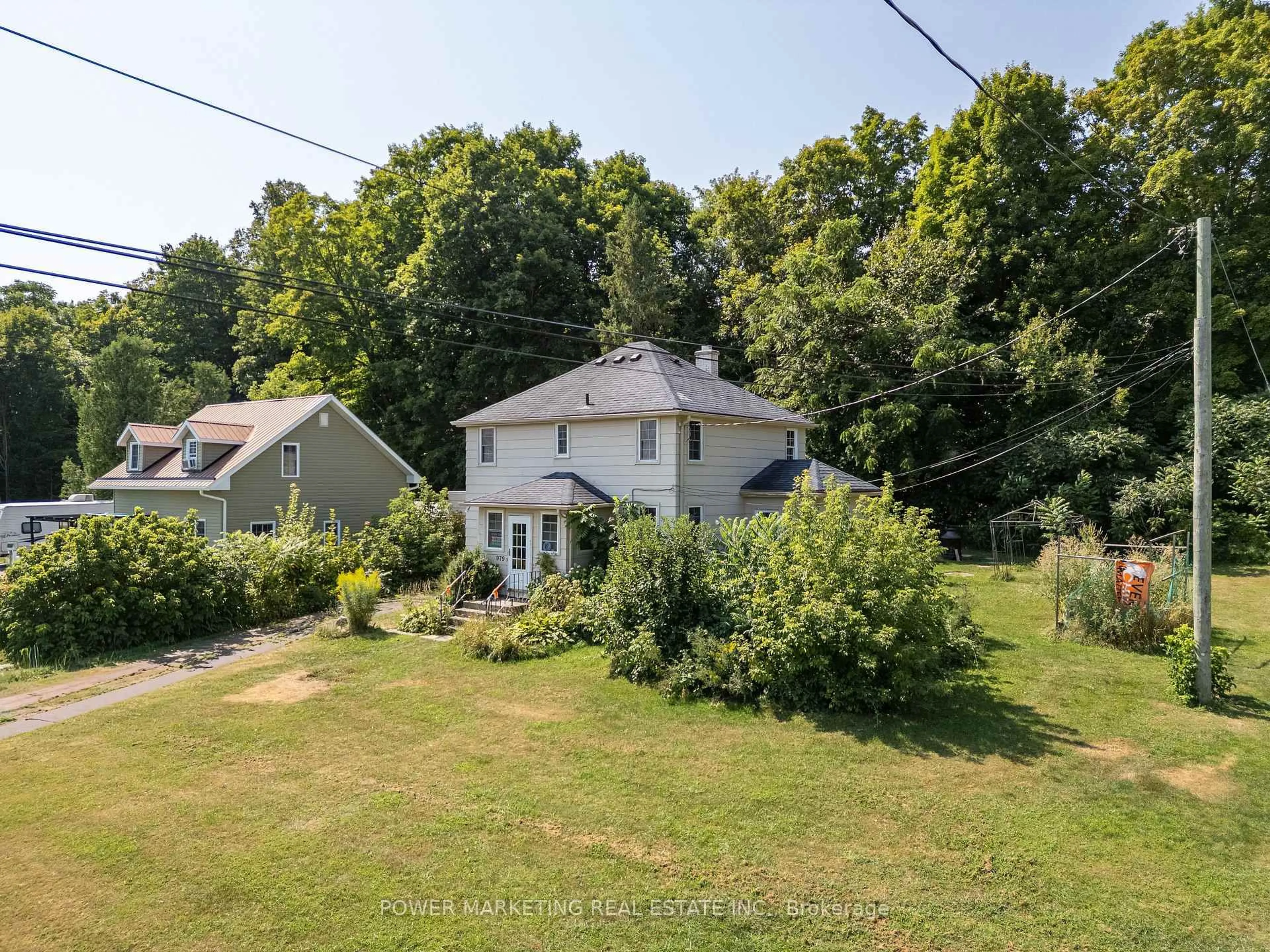 A pic from outside/outdoor area/front of a property/back of a property/a pic from drone, unknown for 979 RIVER Rd, Braeside Ontario K0A 1G0