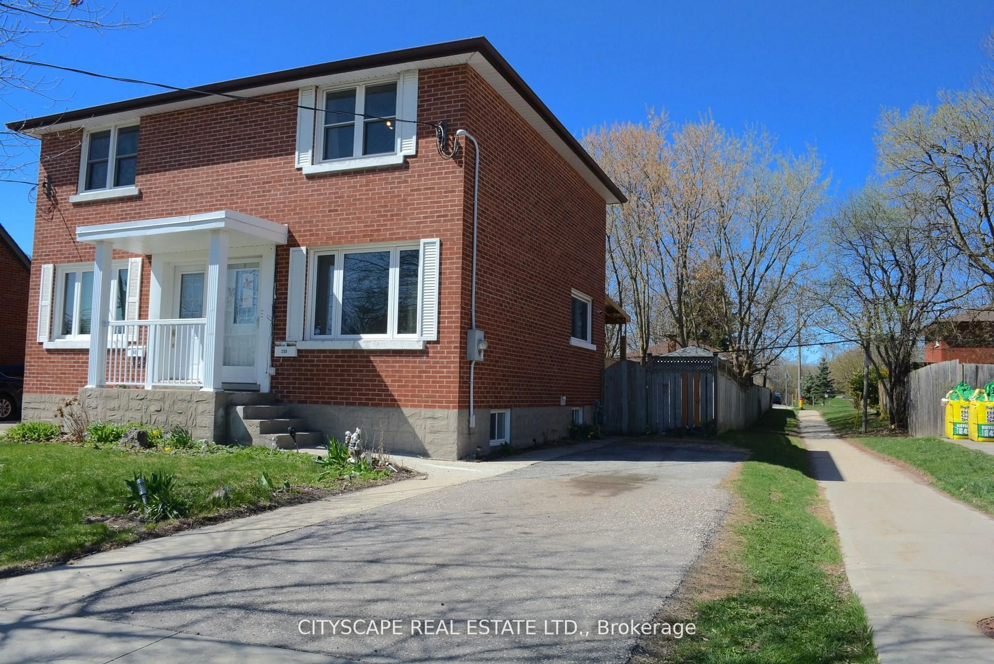 Home with brick exterior material, street for 258 Lorne Ave, Kitchener Ontario N2M 3Y8