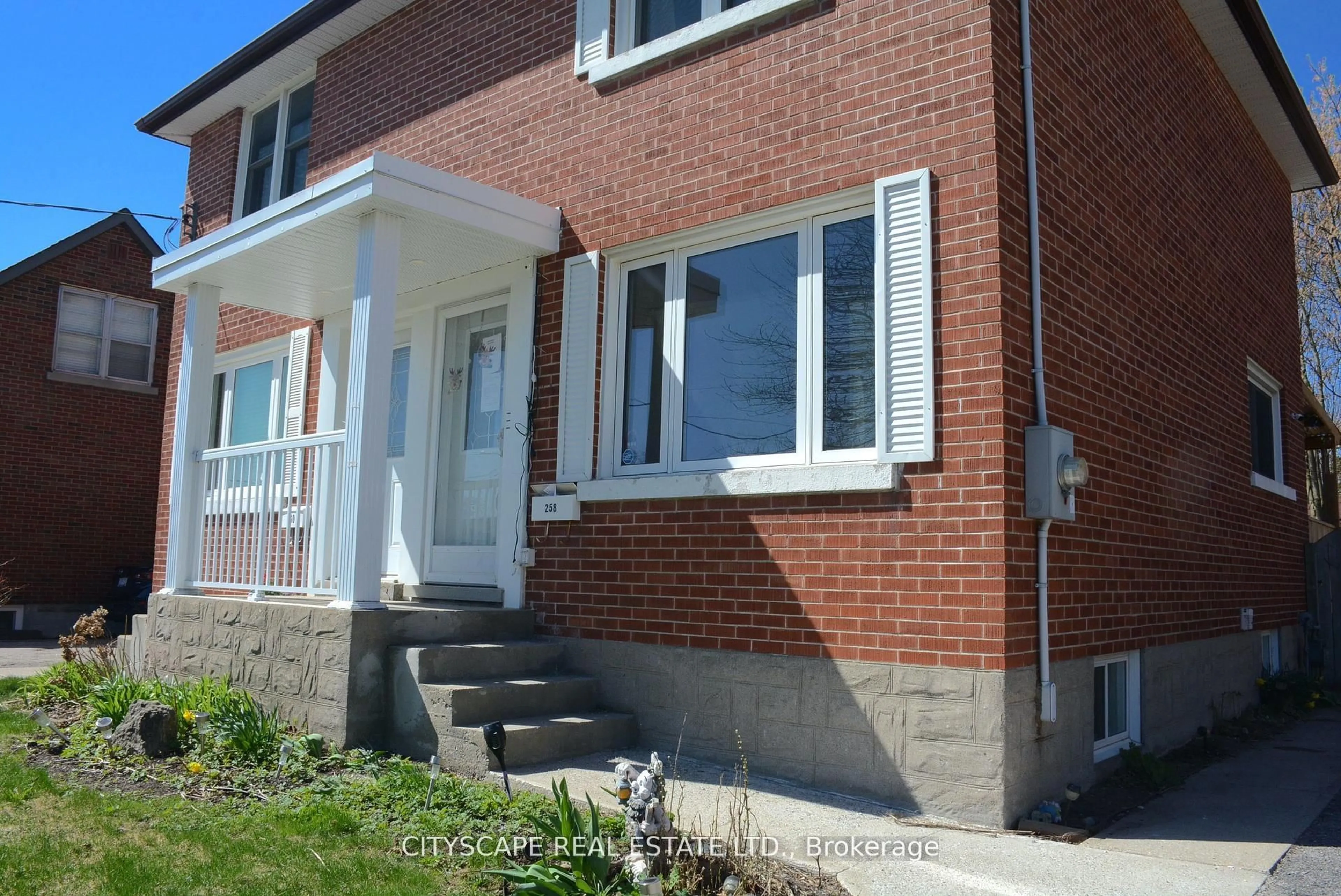 Home with brick exterior material, street for 258 Lorne Ave, Kitchener Ontario N2M 3Y8