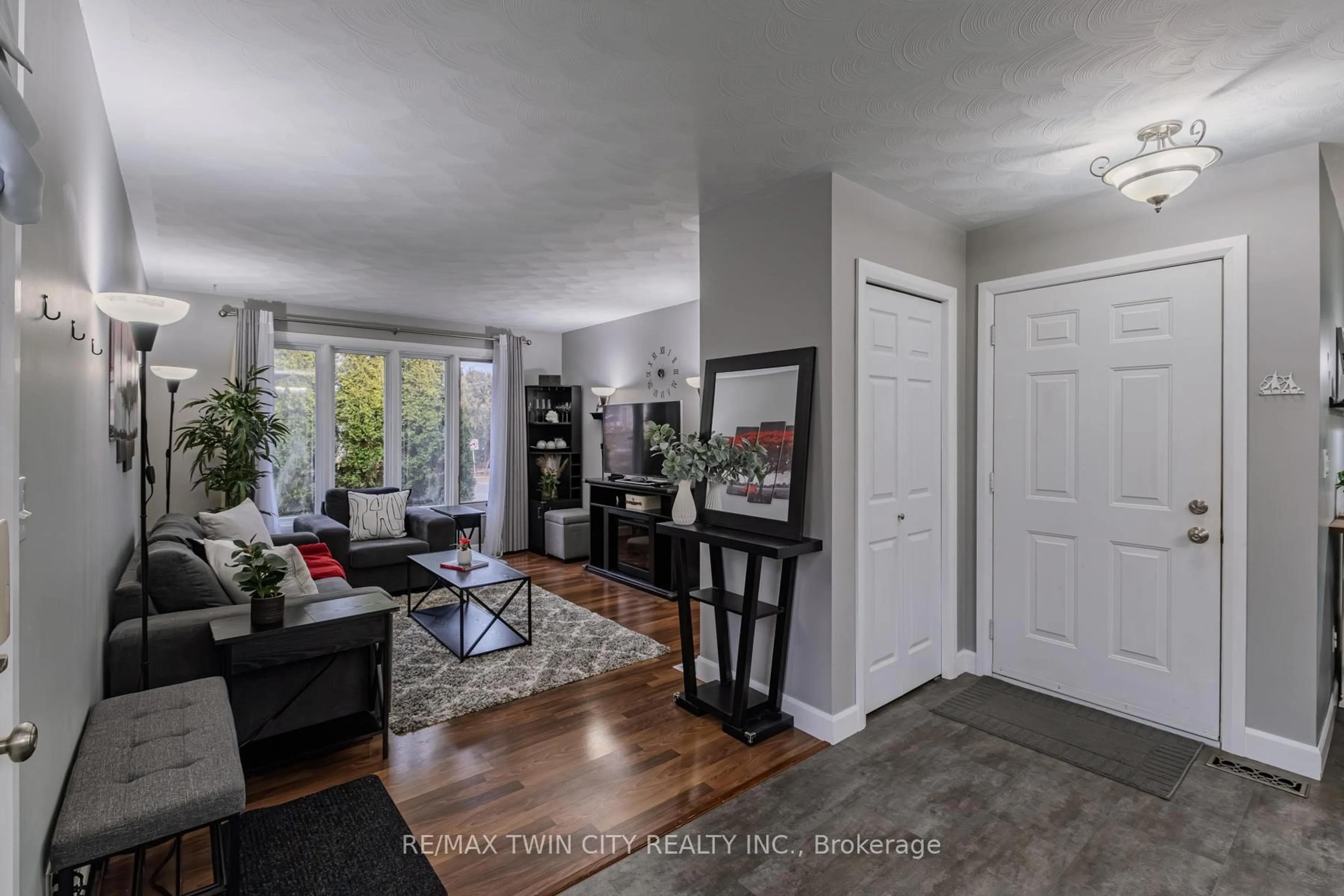 Living room with furniture, unknown for 13 Dundas St, Brant Ontario N3L 1E9