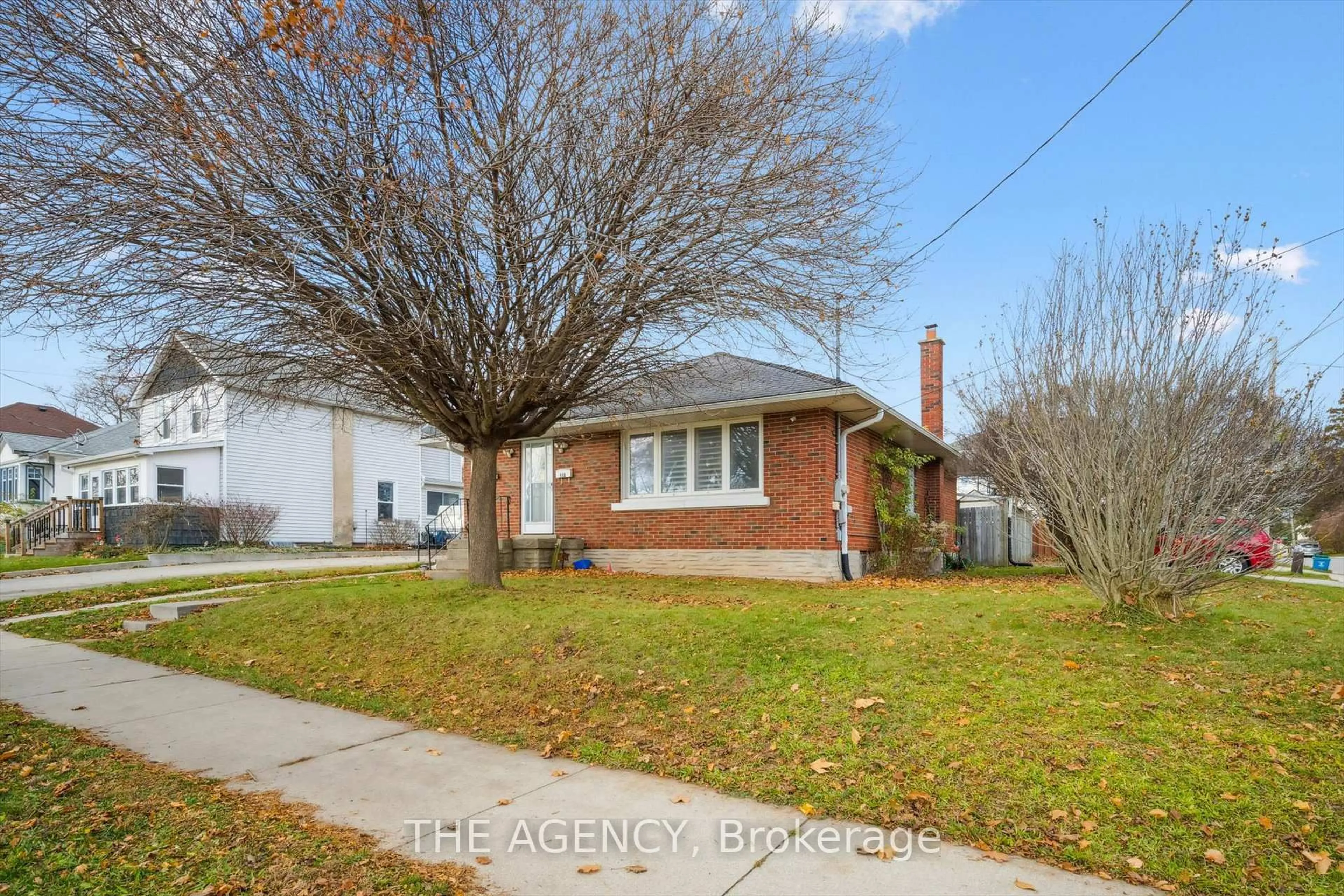 Home with brick exterior material, street for 118 McNaughton St, Cambridge Ontario N1R 1Z6