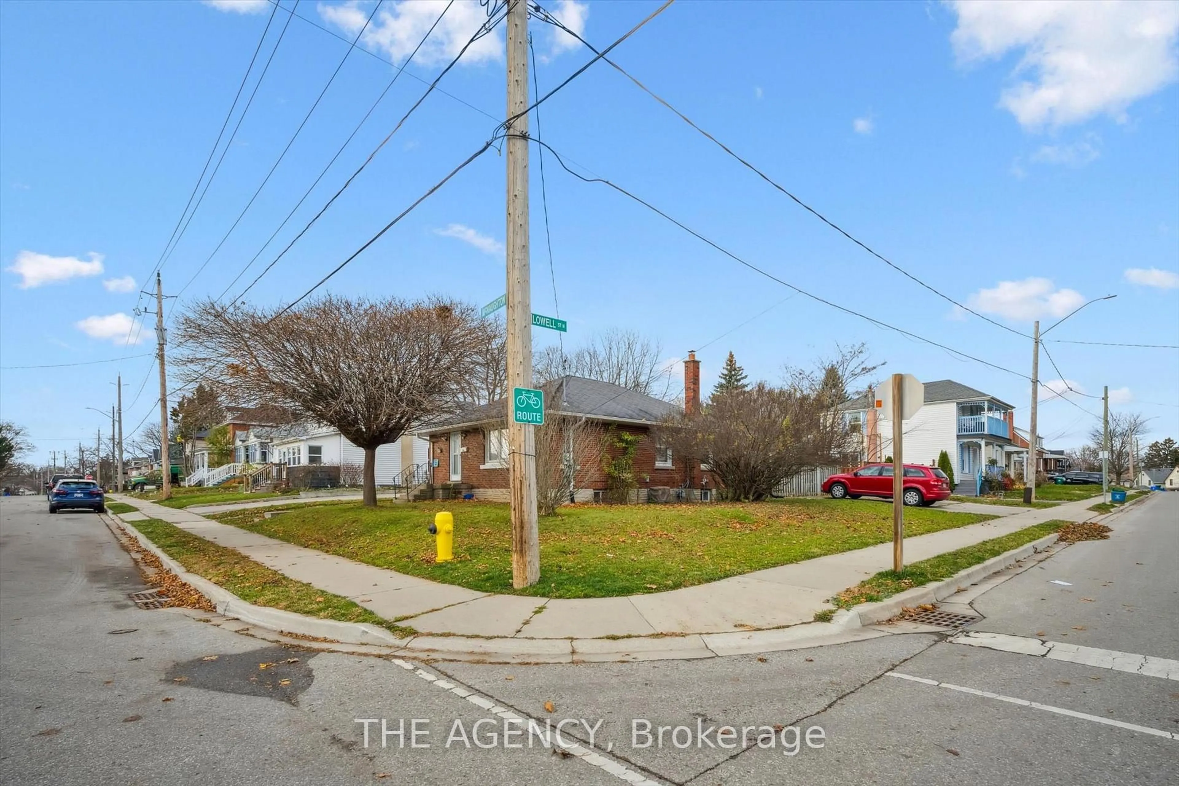 A pic from outside/outdoor area/front of a property/back of a property/a pic from drone, street for 118 McNaughton St, Cambridge Ontario N1R 1Z6