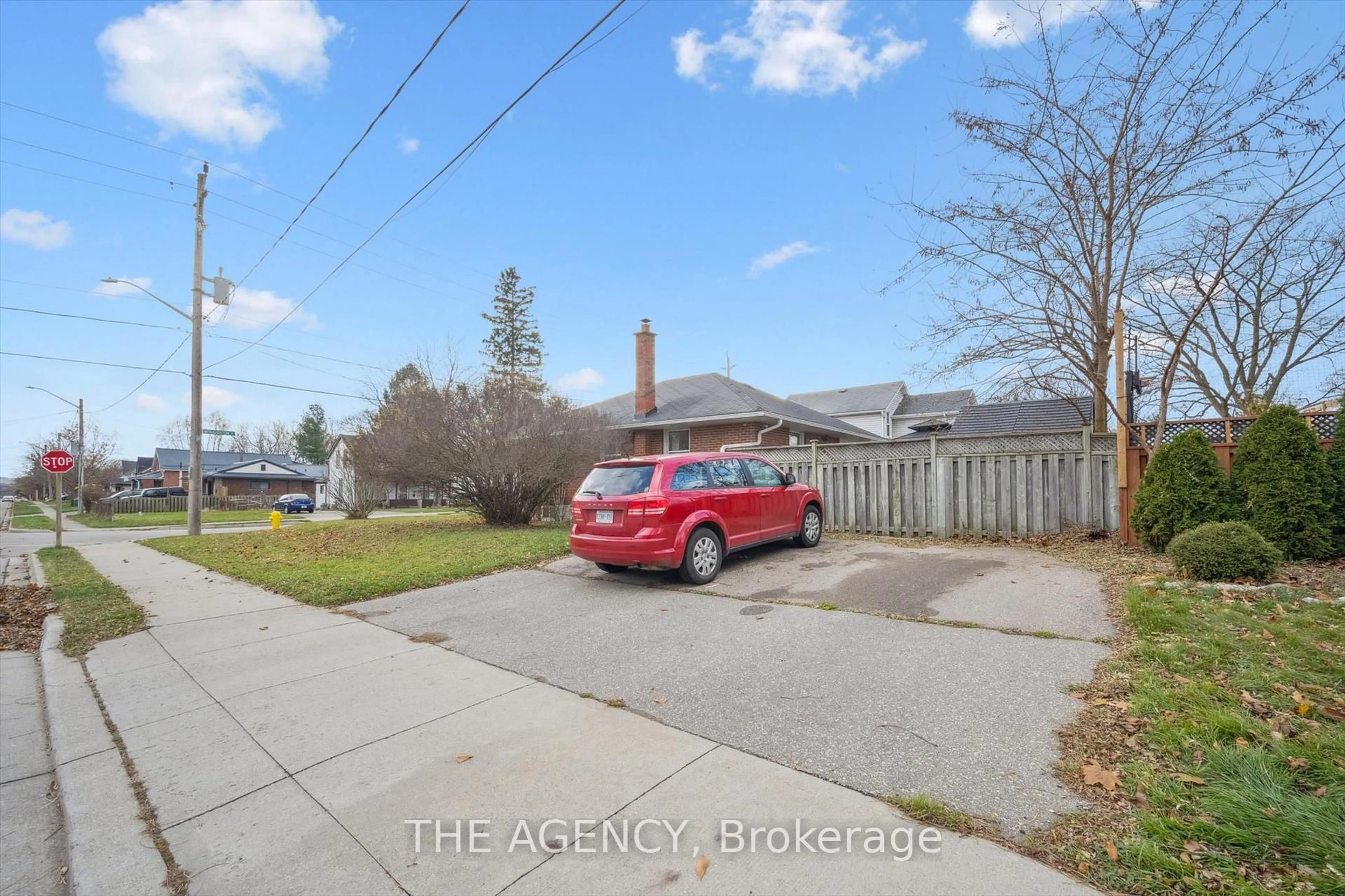 A pic from outside/outdoor area/front of a property/back of a property/a pic from drone, street for 118 McNaughton St, Cambridge Ontario N1R 1Z6