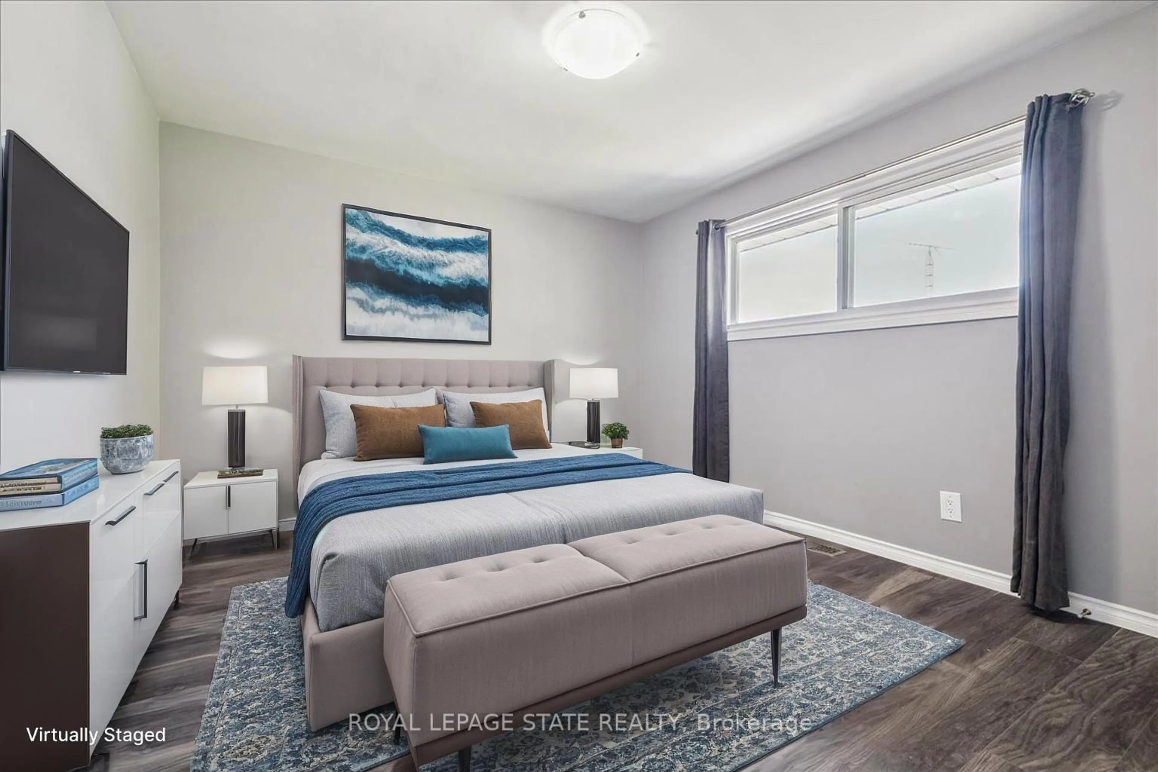 Bedroom with bed, unknown for 15 Purdy Cres, Hamilton Ontario L9A 3B4