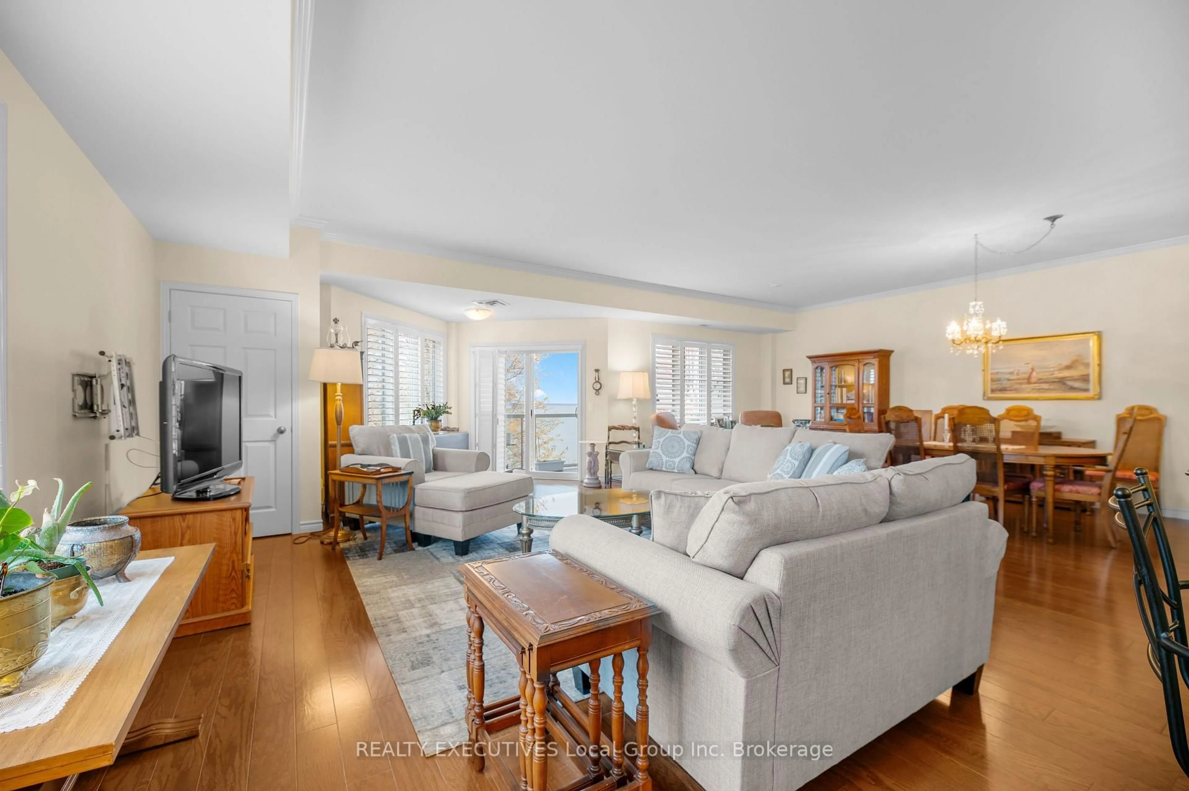 Living room with furniture, unknown for 533 LAKESHORE Dr #404, North Bay Ontario P1A 2E5