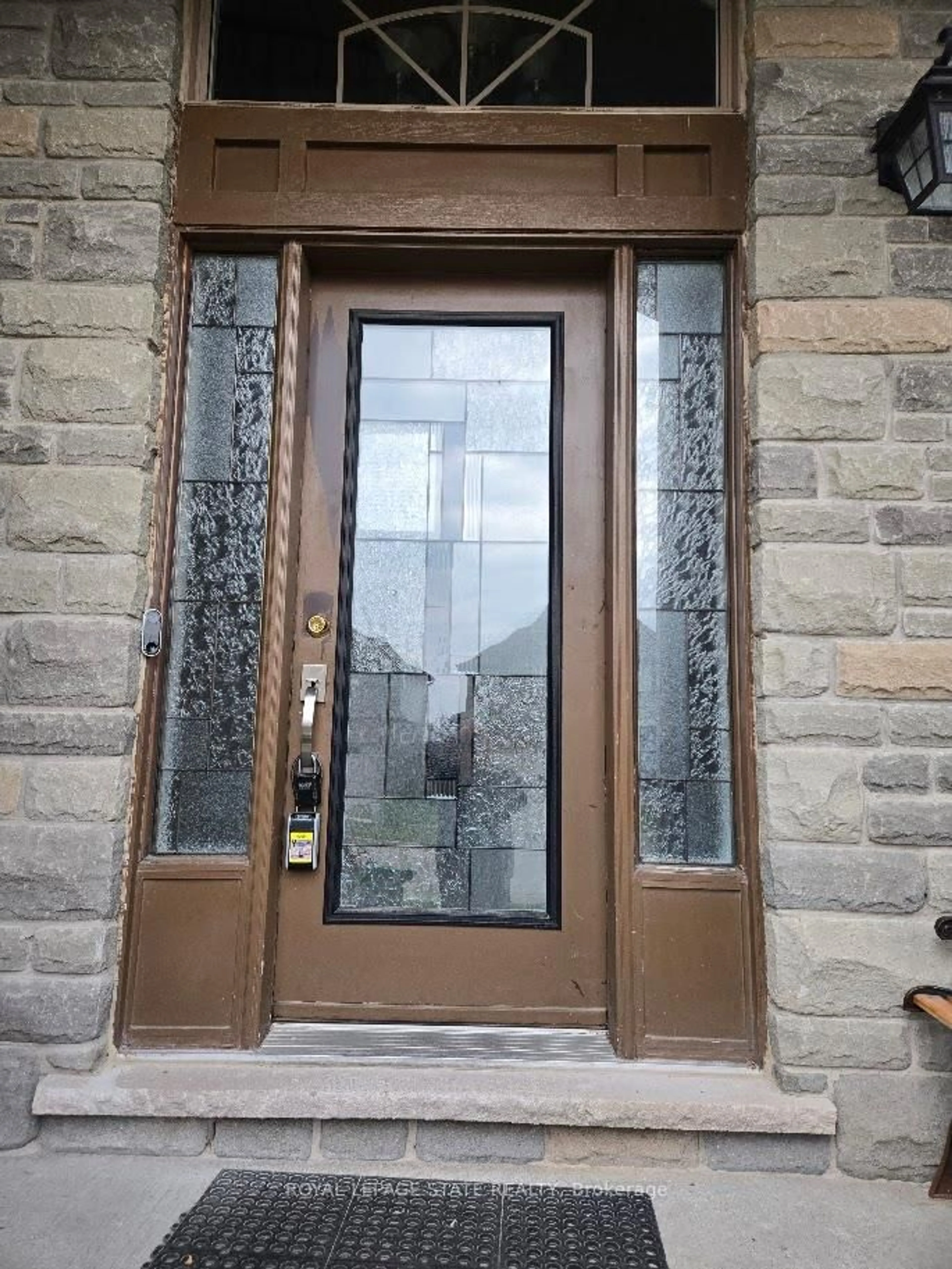 Indoor entryway for 548 Wasaga Cres, Waterloo Ontario N2V 2Y7