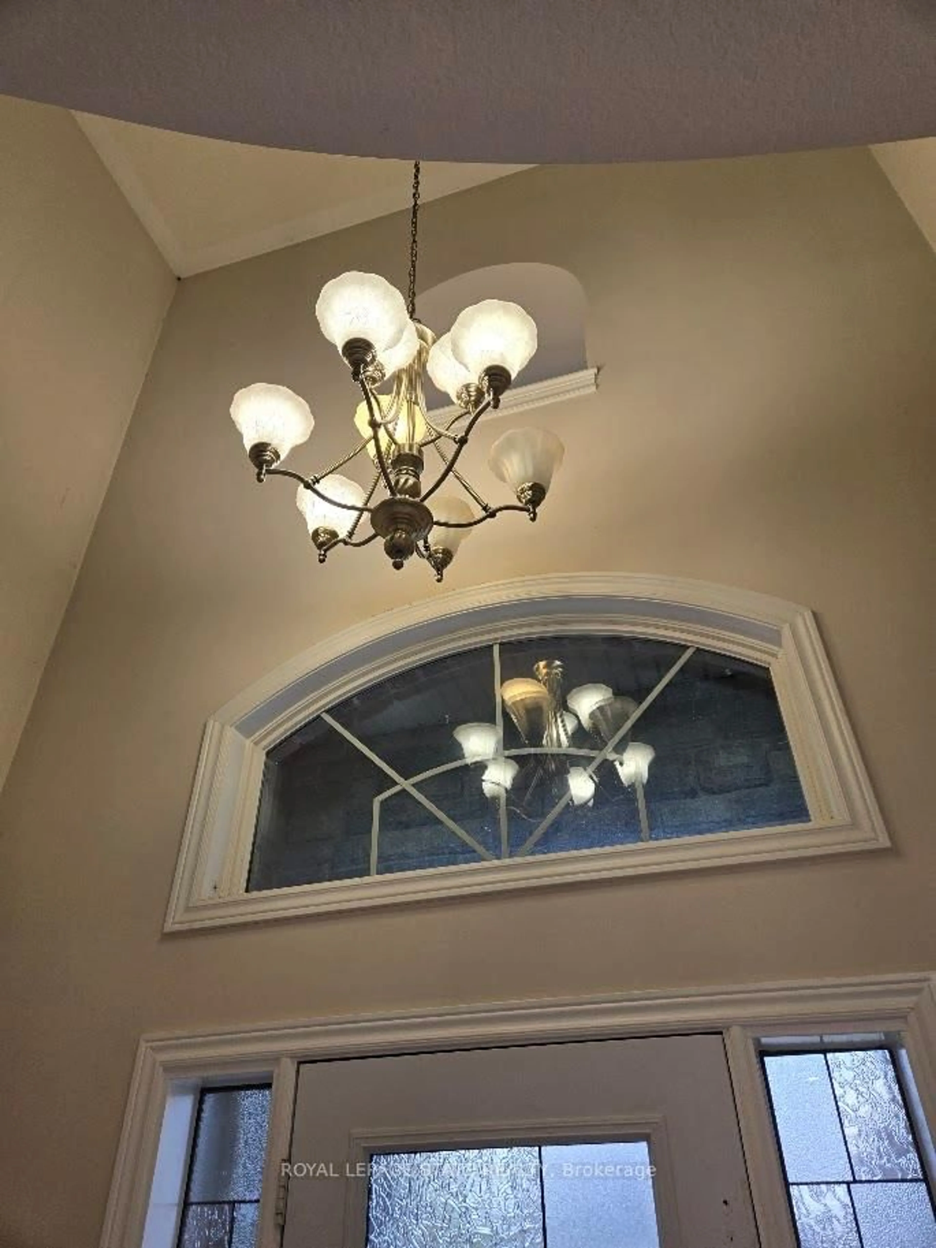 Indoor entryway for 548 Wasaga Cres, Waterloo Ontario N2V 2Y7