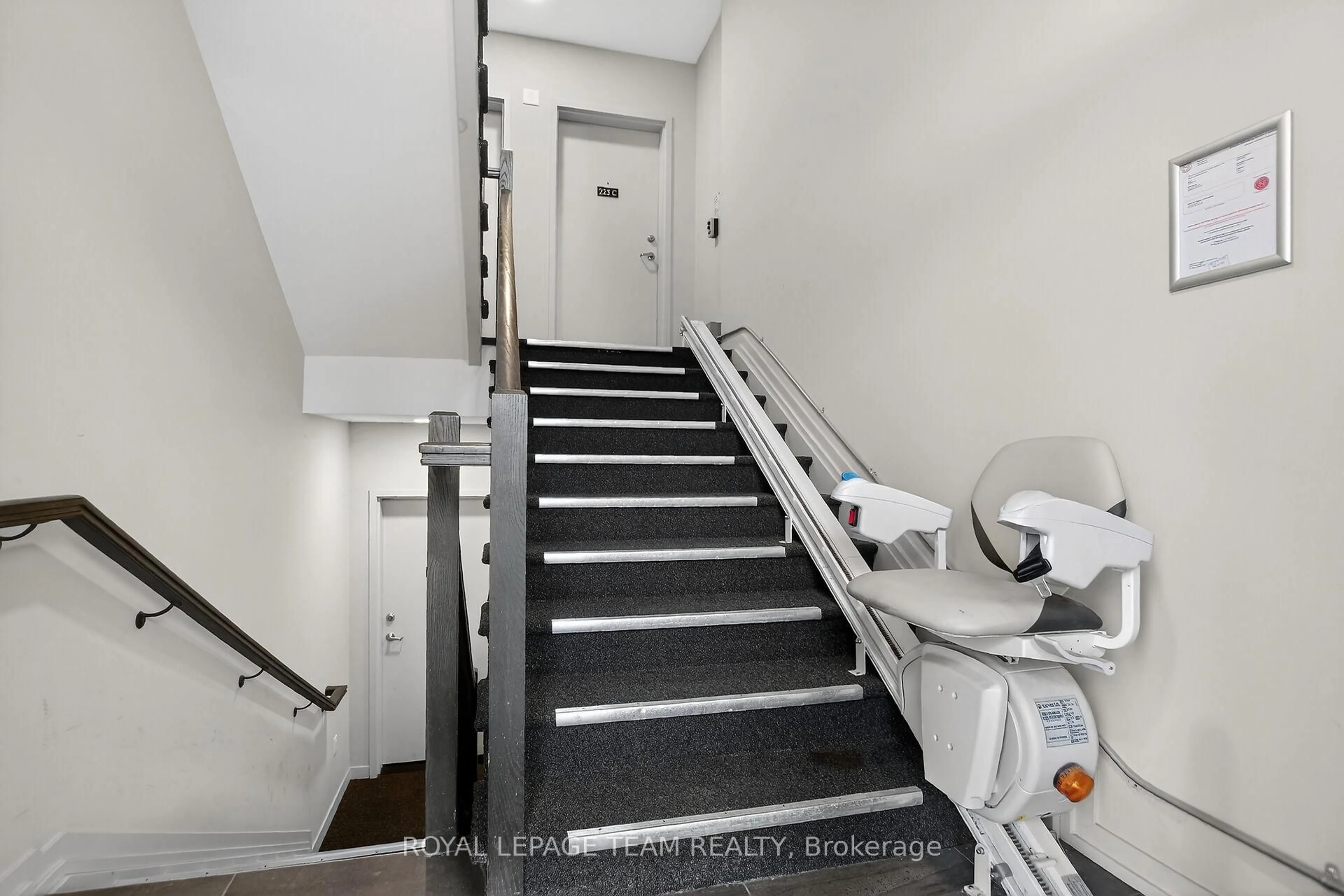 Unknown for 225 Citiplace Dr #C, Ottawa Ontario K2E 0C5