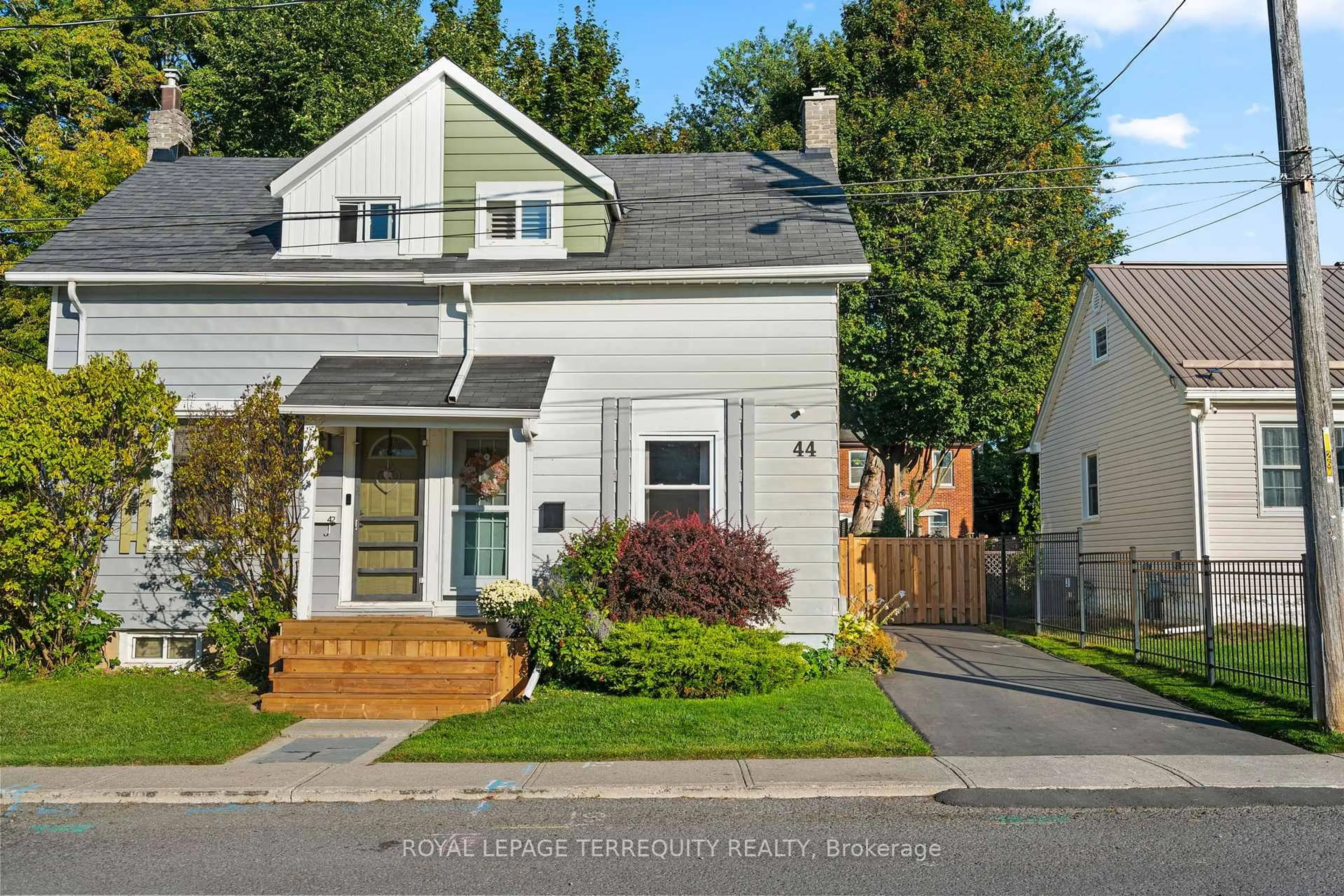 Home with vinyl exterior material, street for 44 Young St, Port Hope Ontario L1A 1M6