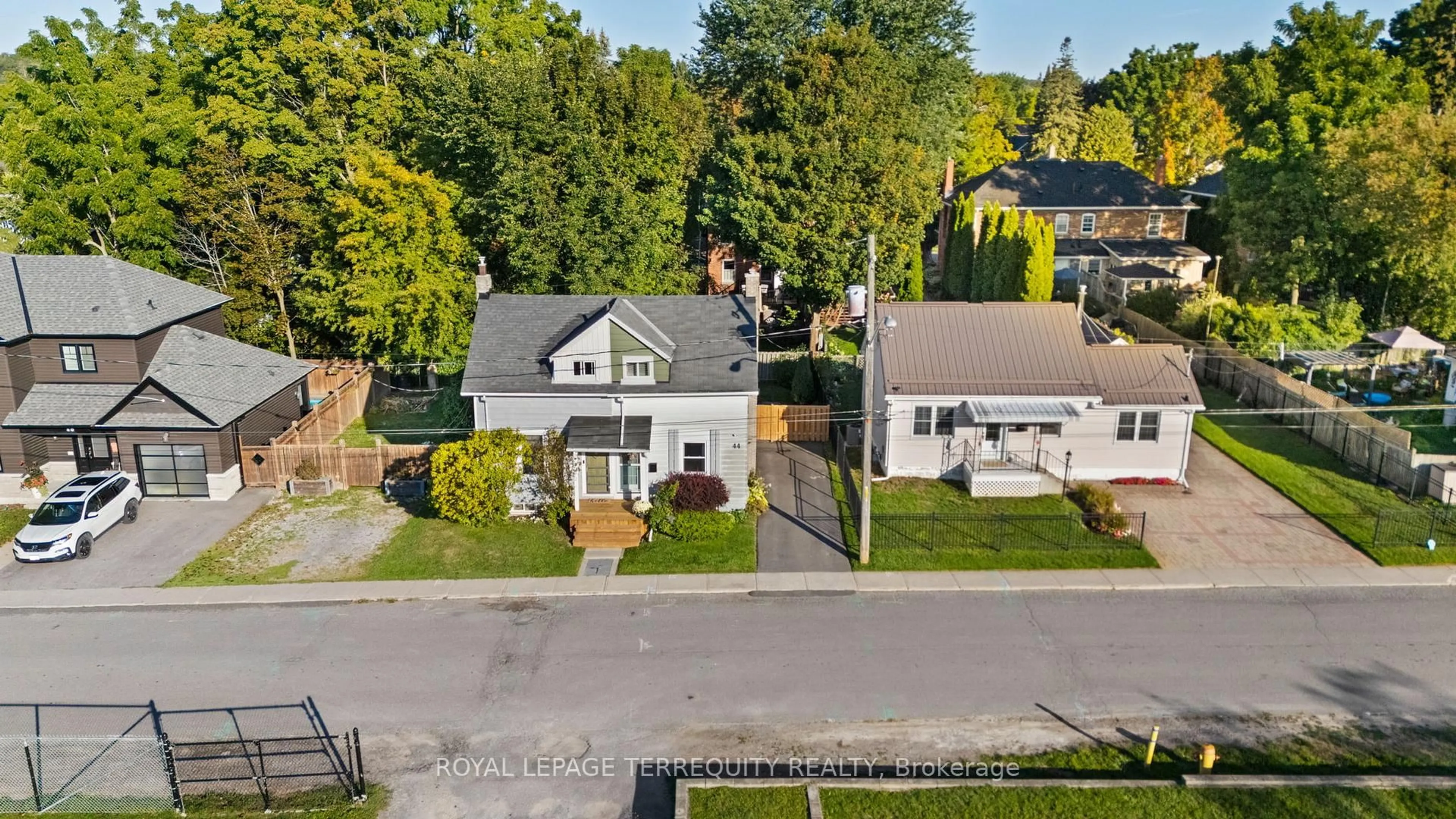A pic from outside/outdoor area/front of a property/back of a property/a pic from drone, street for 44 Young St, Port Hope Ontario L1A 1M6