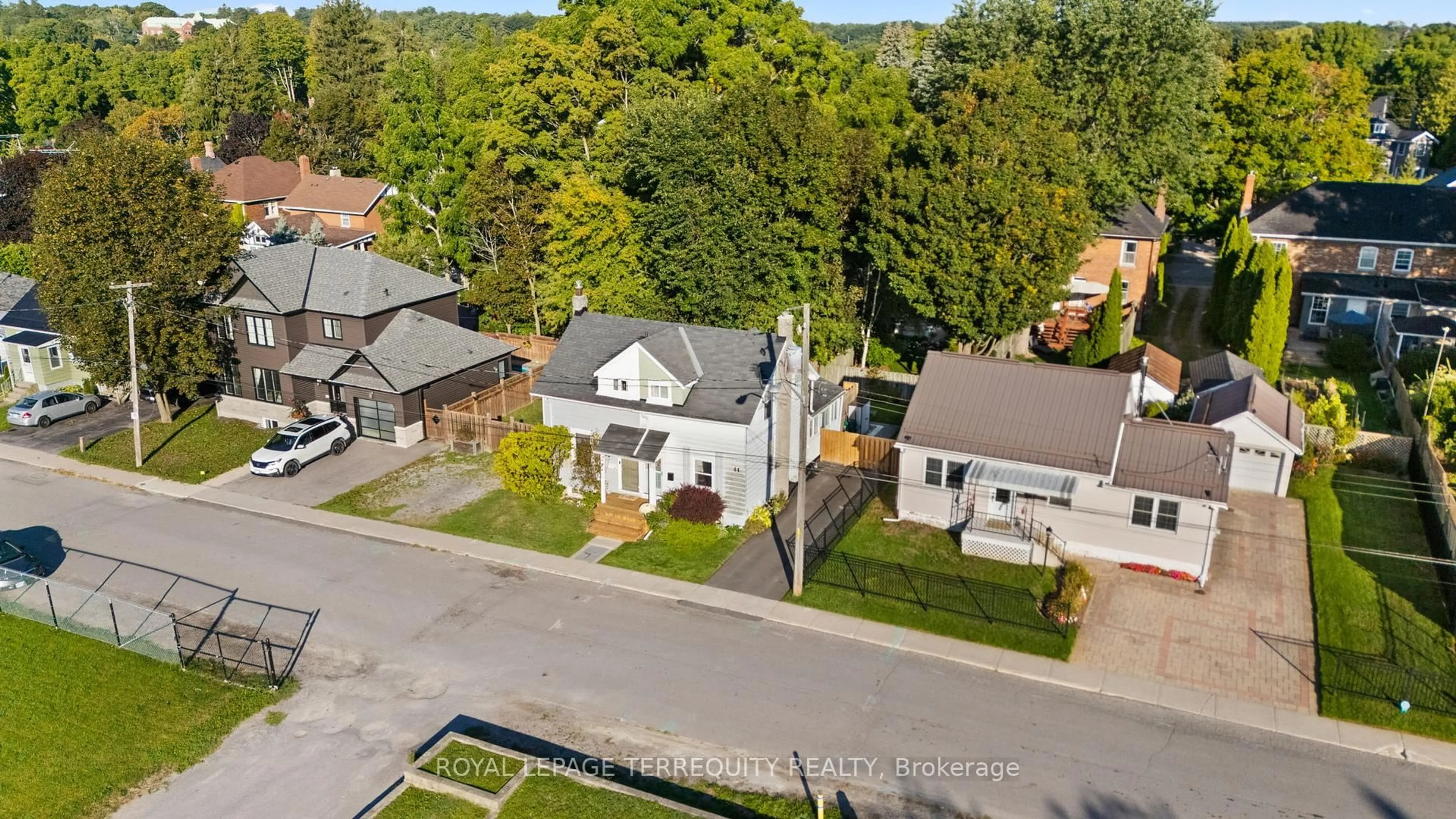 A pic from outside/outdoor area/front of a property/back of a property/a pic from drone, street for 44 Young St, Port Hope Ontario L1A 1M6