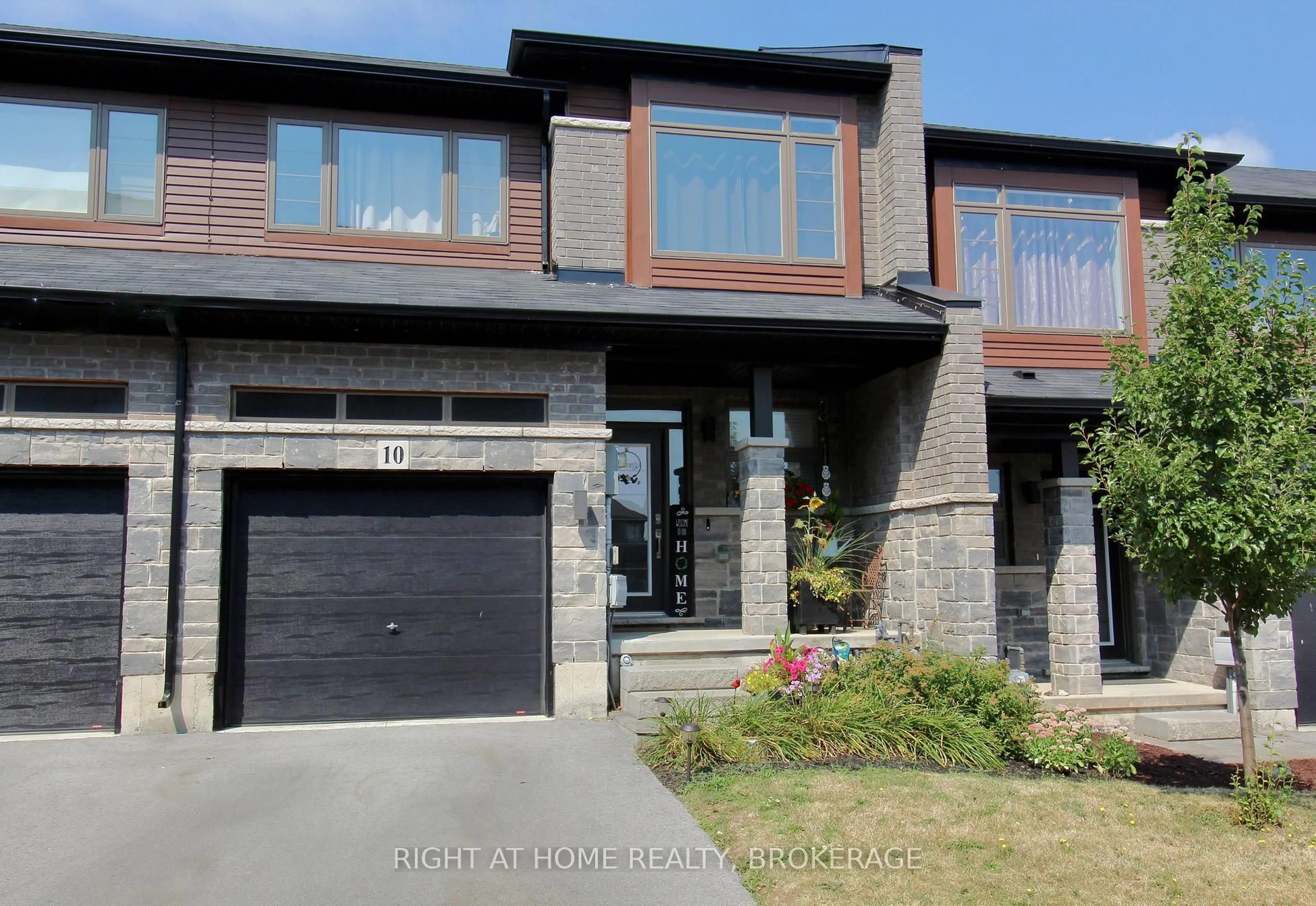Home with brick exterior material, street for 5080 Connor Dr #10, Lincoln Ontario L3J 0T3