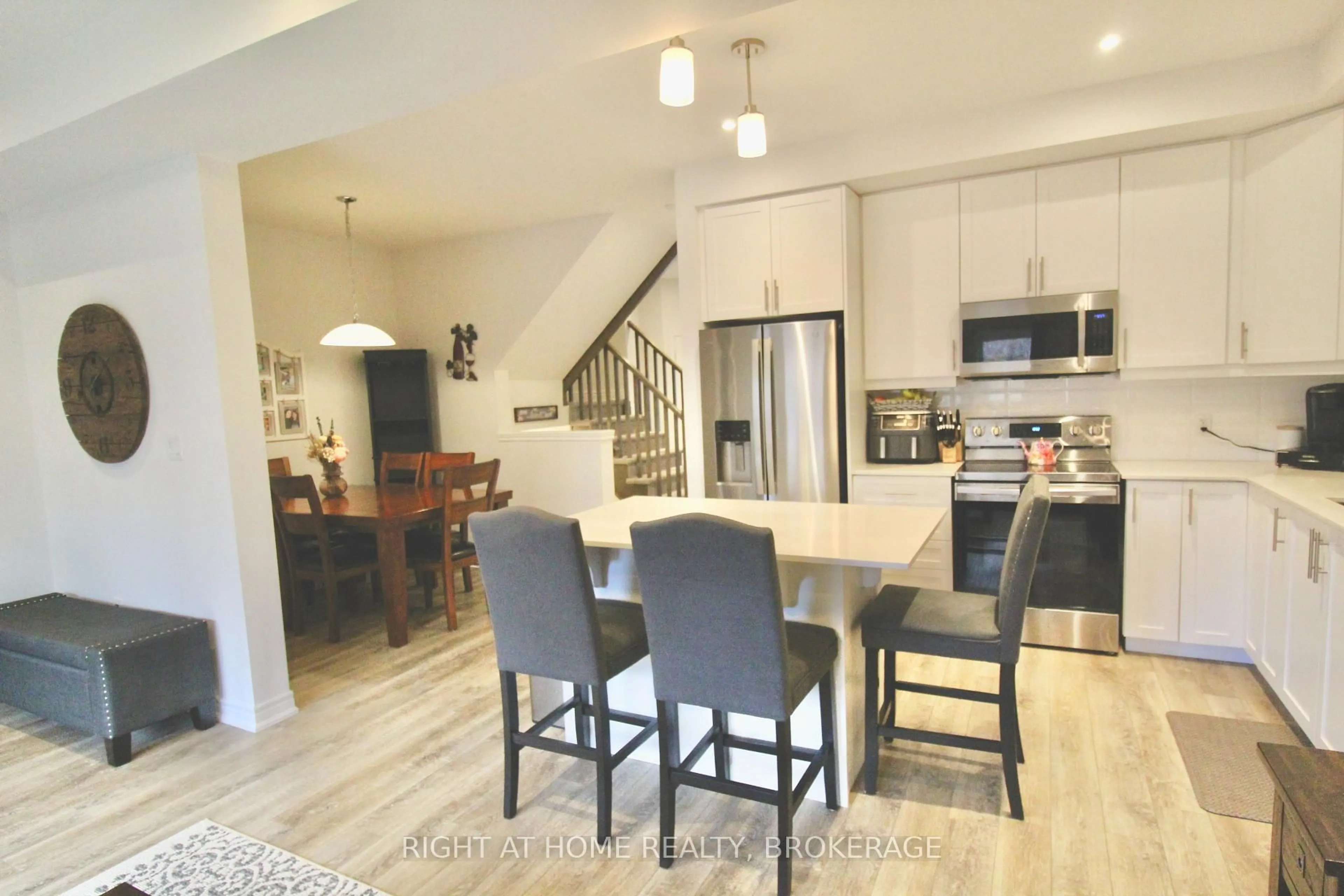 Open concept kitchen, unknown for 5080 Connor Dr #10, Lincoln Ontario L3J 0T3