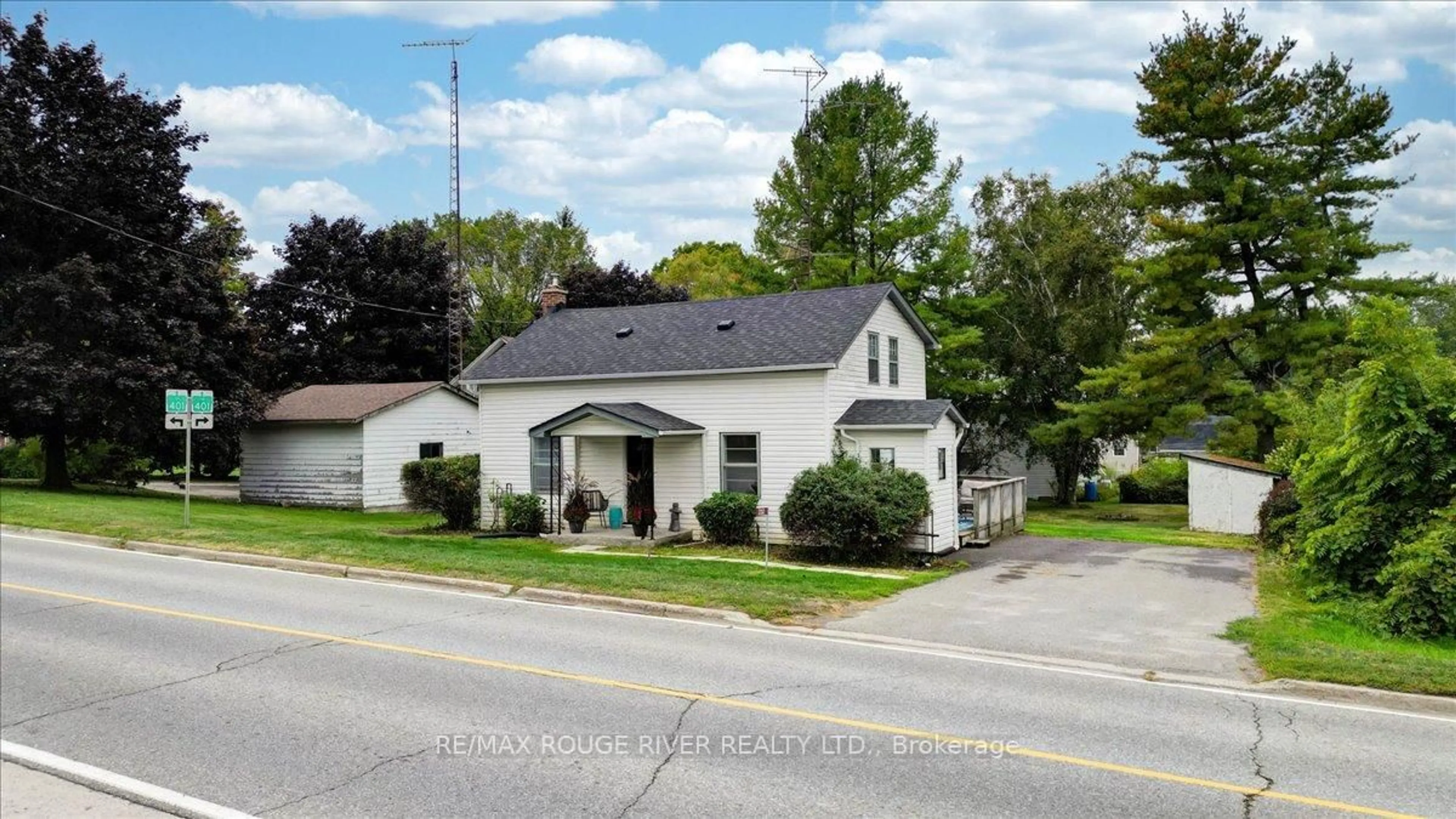 A pic from outside/outdoor area/front of a property/back of a property/a pic from drone, street for 232 Lyle St, Alnwick/Haldimand Ontario K0K 2G0