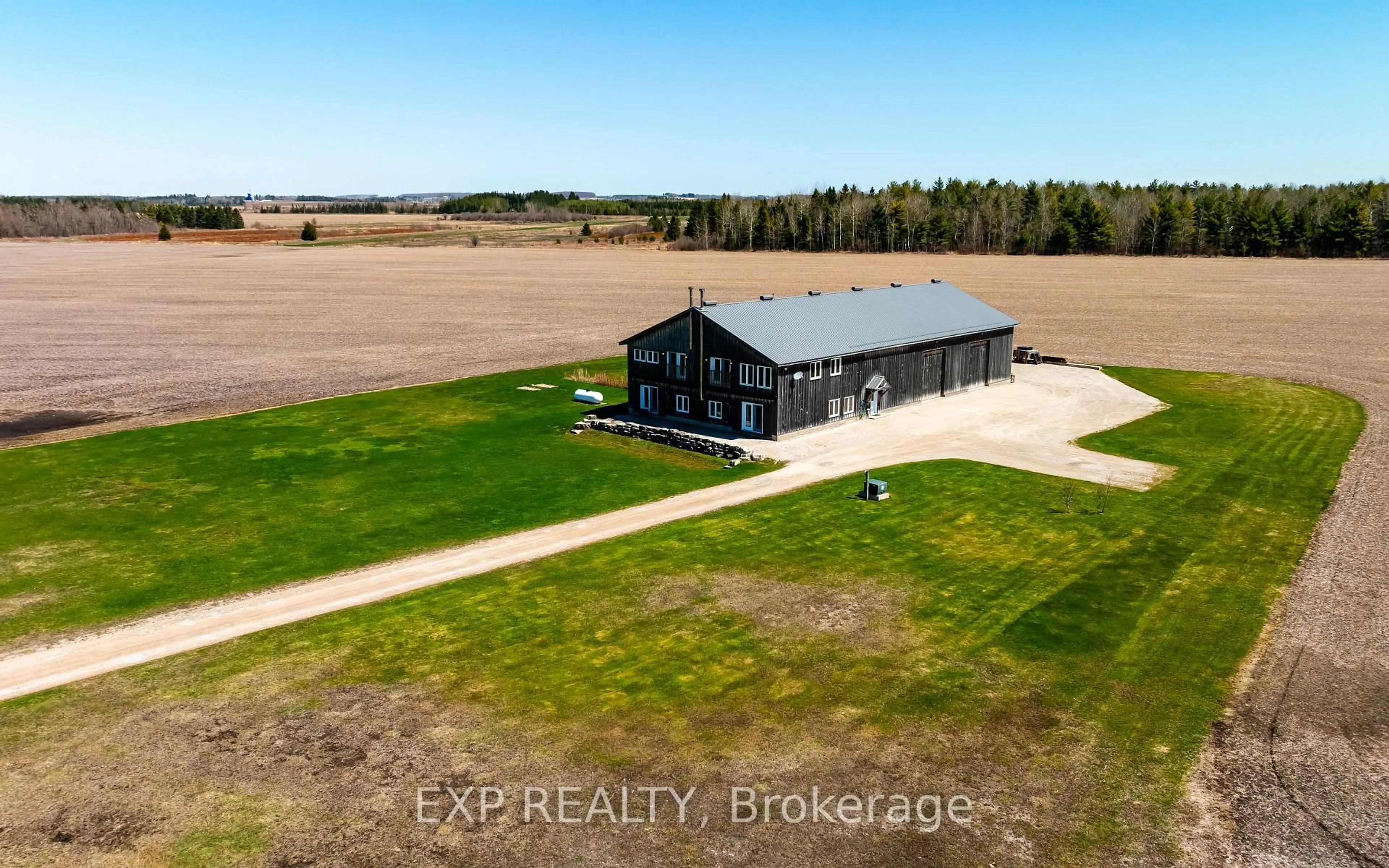 A pic from outside/outdoor area/front of a property/back of a property/a pic from drone, building for 295089 8th Line, Amaranth Ontario L9W 0K1