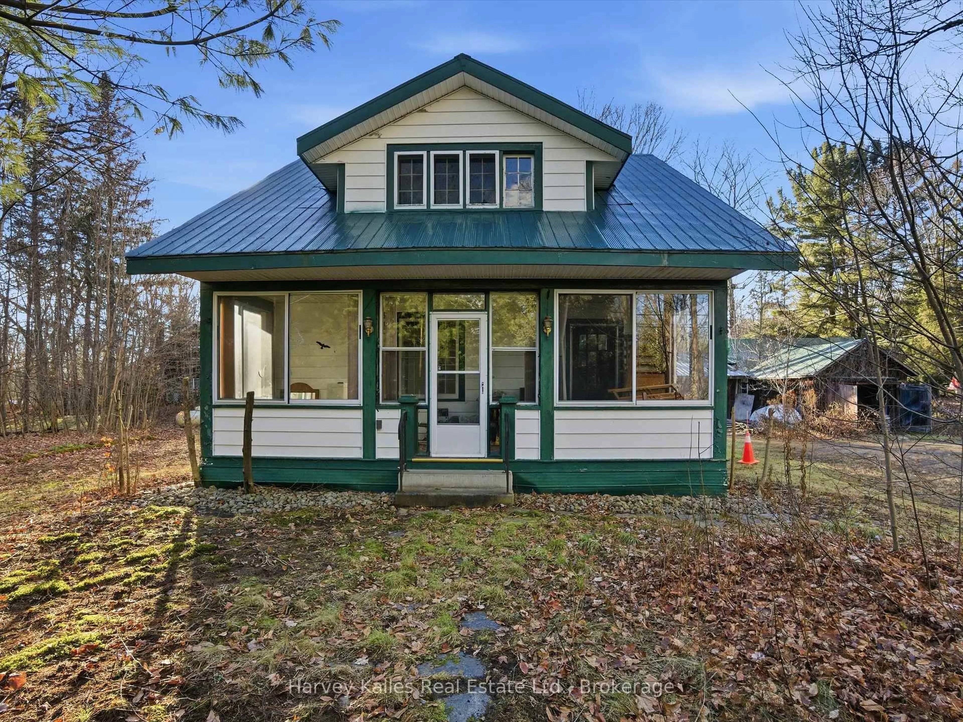 Home with vinyl exterior material, street for 11 Victoria St, Seguin Ontario P0C 1J0