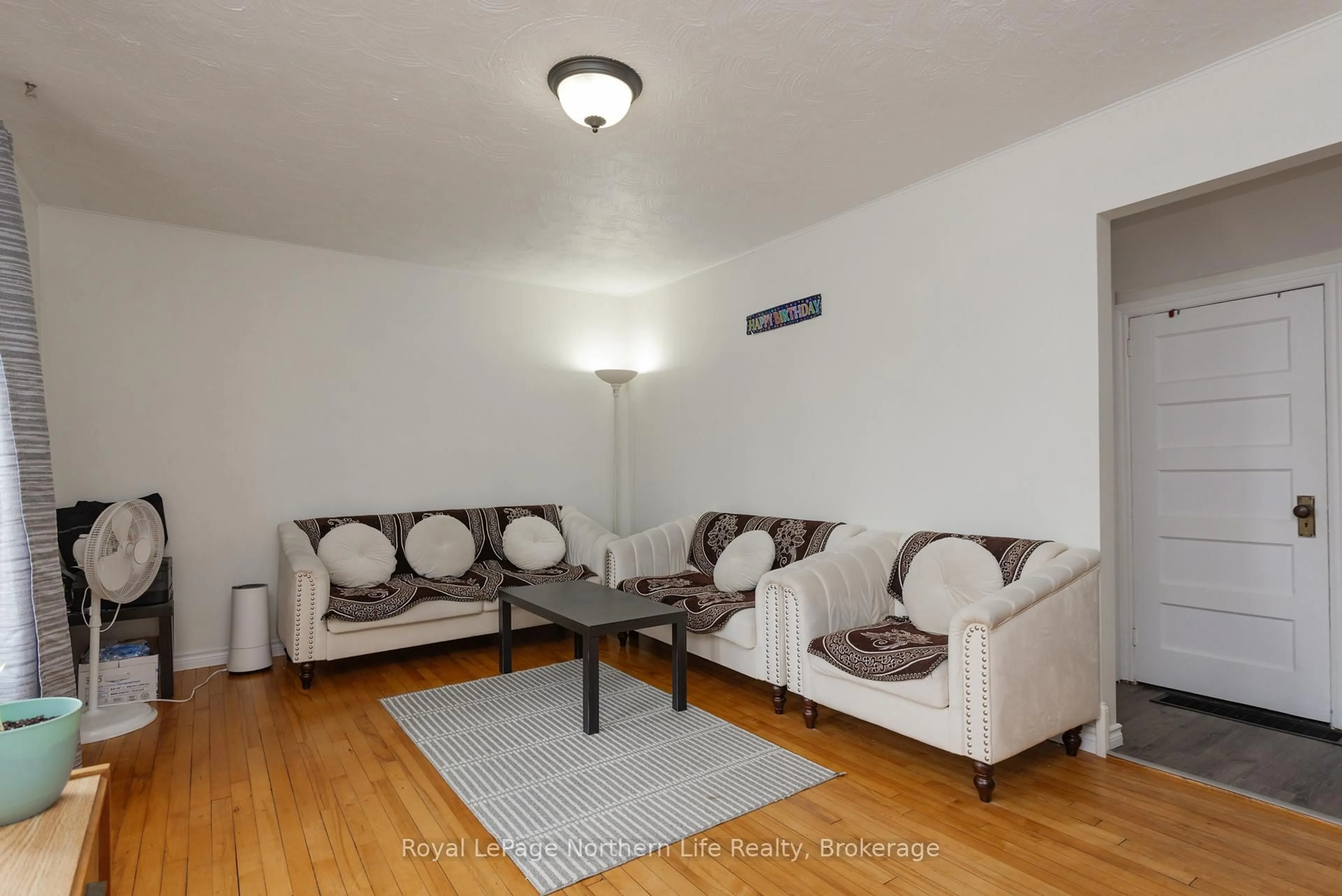 Living room with furniture, wood/laminate floor for 967 Galt St, North Bay Ontario P1B 5N5