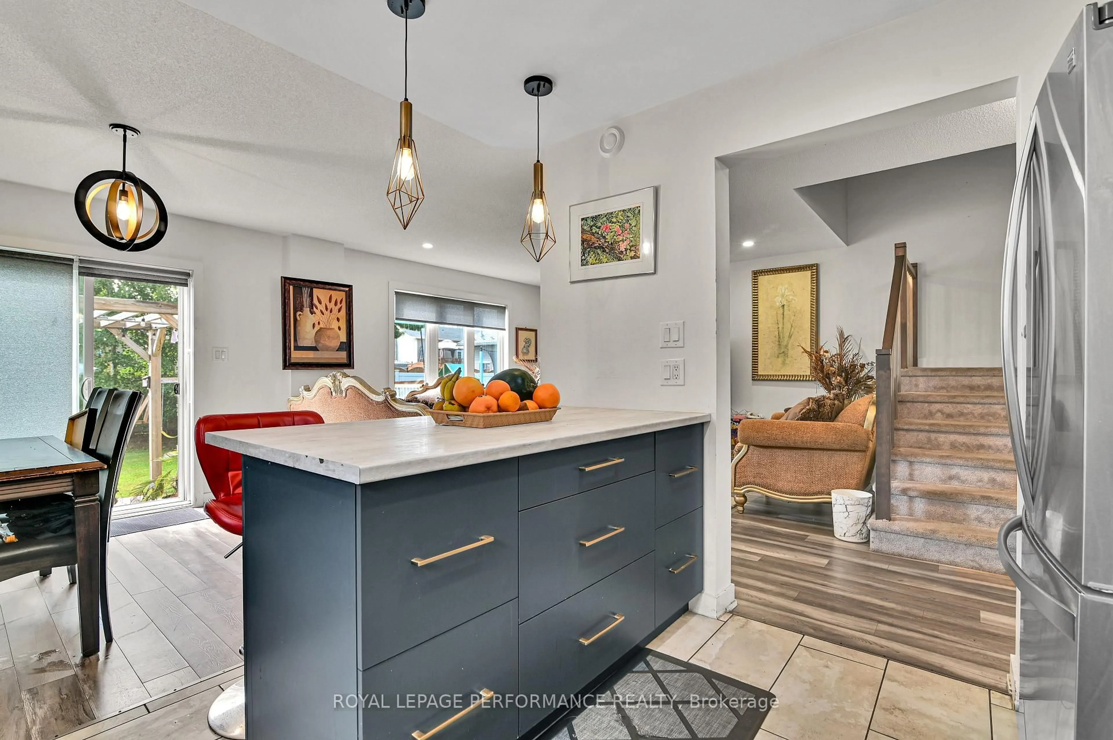 Open concept kitchen, ceramic/tile floor for 609 Robert St, Clarence-Rockland Ontario K4K 1E8