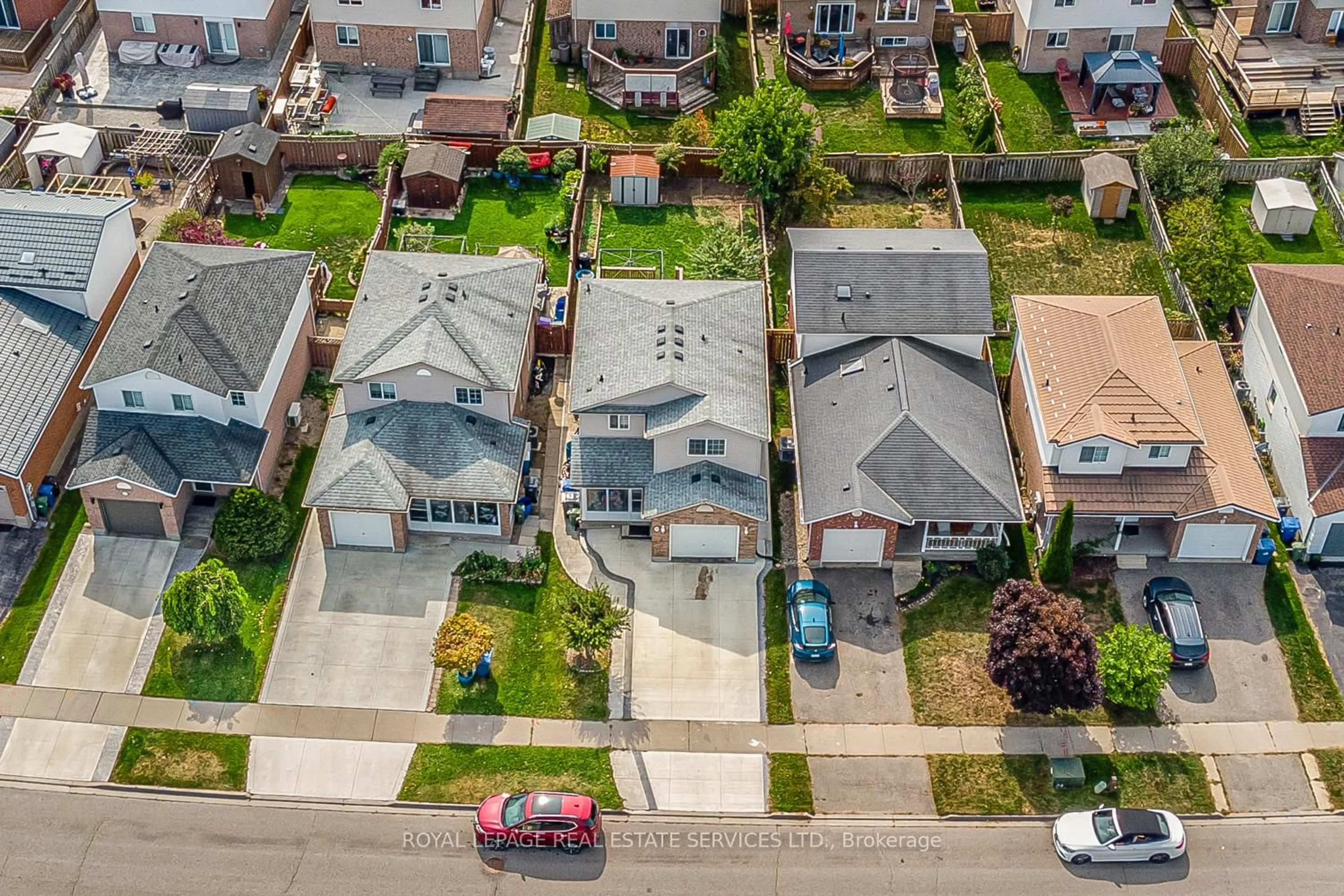 A pic from outside/outdoor area/front of a property/back of a property/a pic from drone, street for 59 Deerpath Dr, Guelph Ontario N1K 1V1