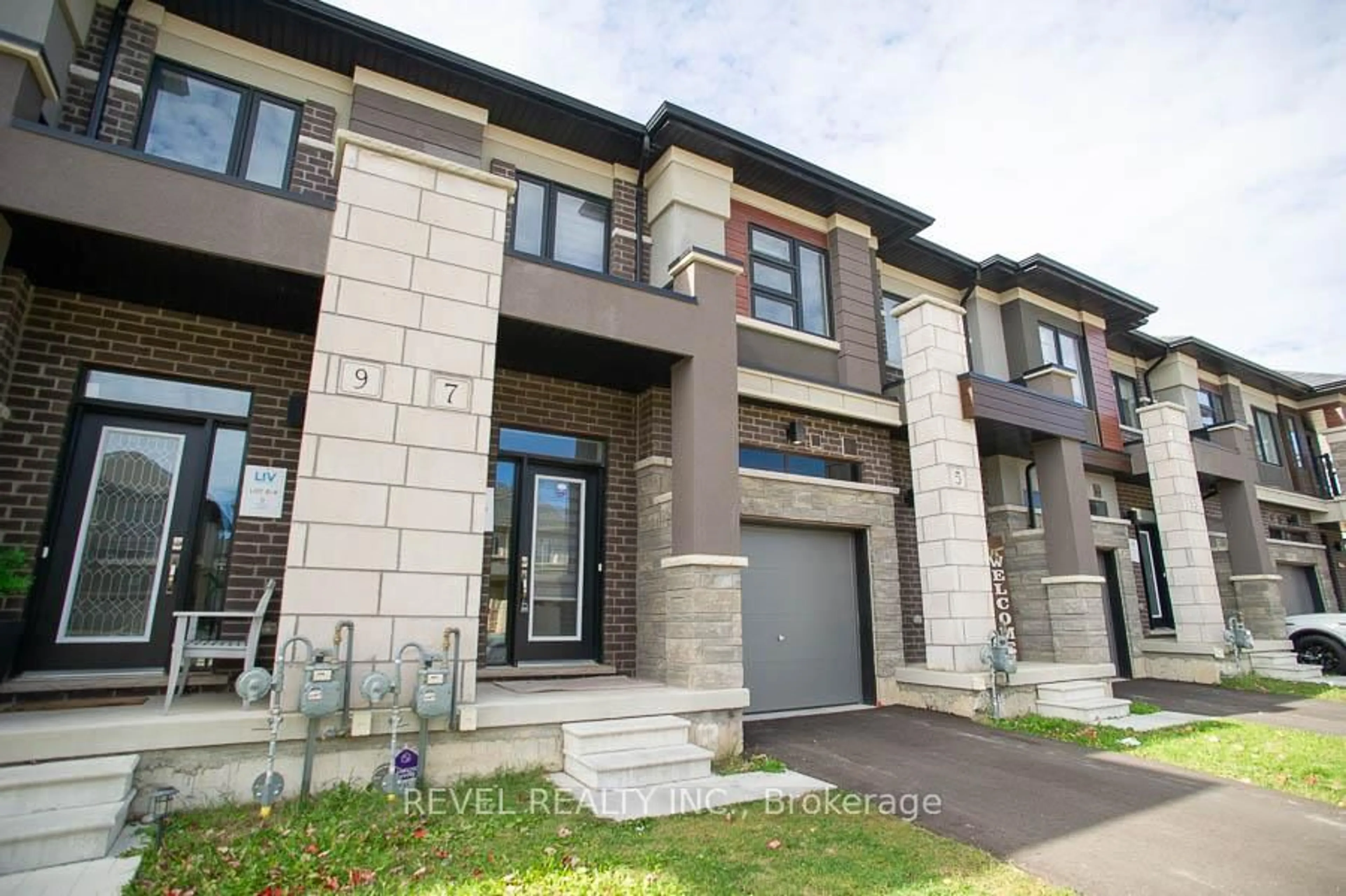 Home with brick exterior material, street for 7 Poole St, Brantford Ontario N3V 0B2