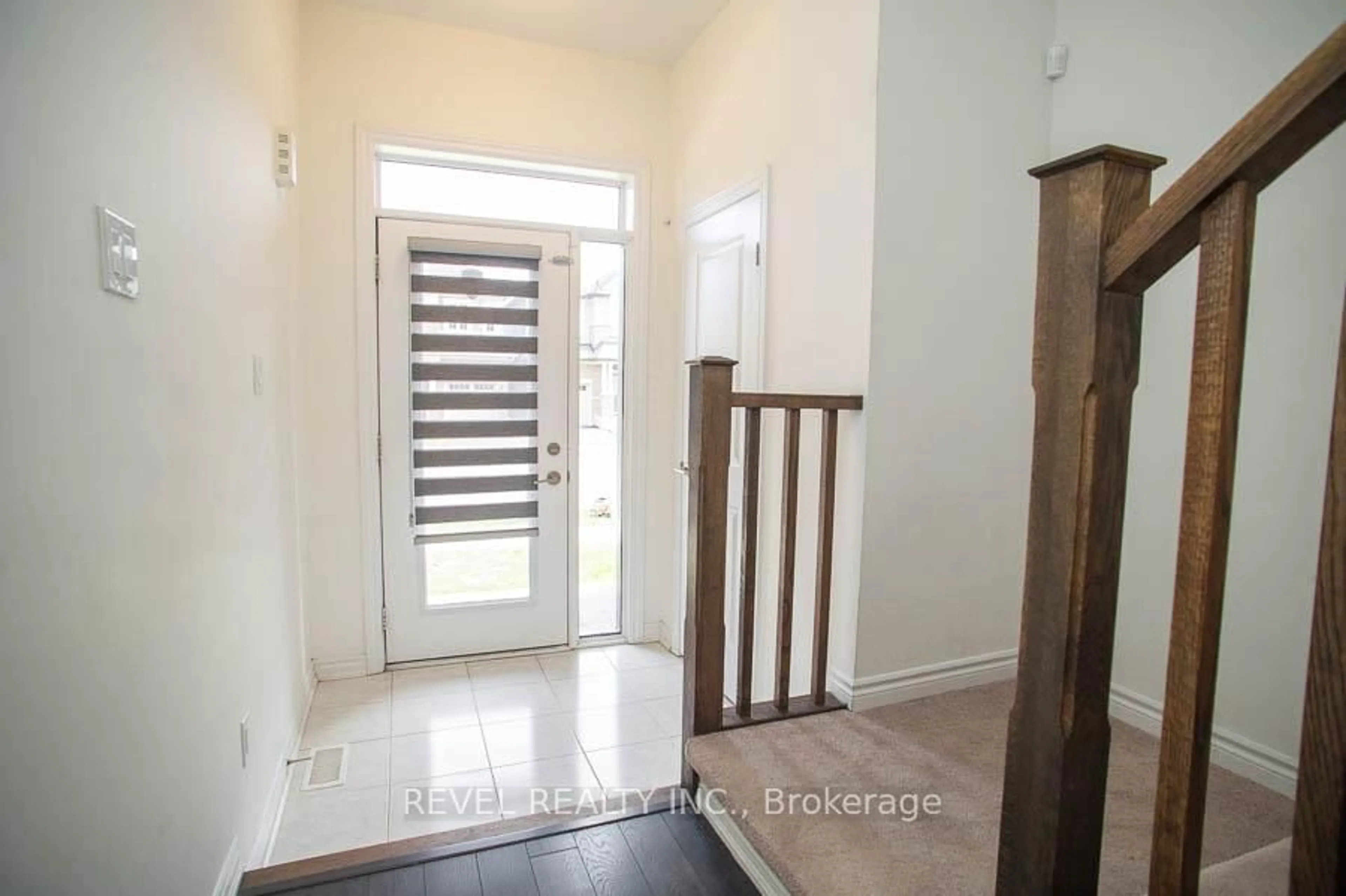 Indoor entryway for 7 Poole St, Brantford Ontario N3V 0B2
