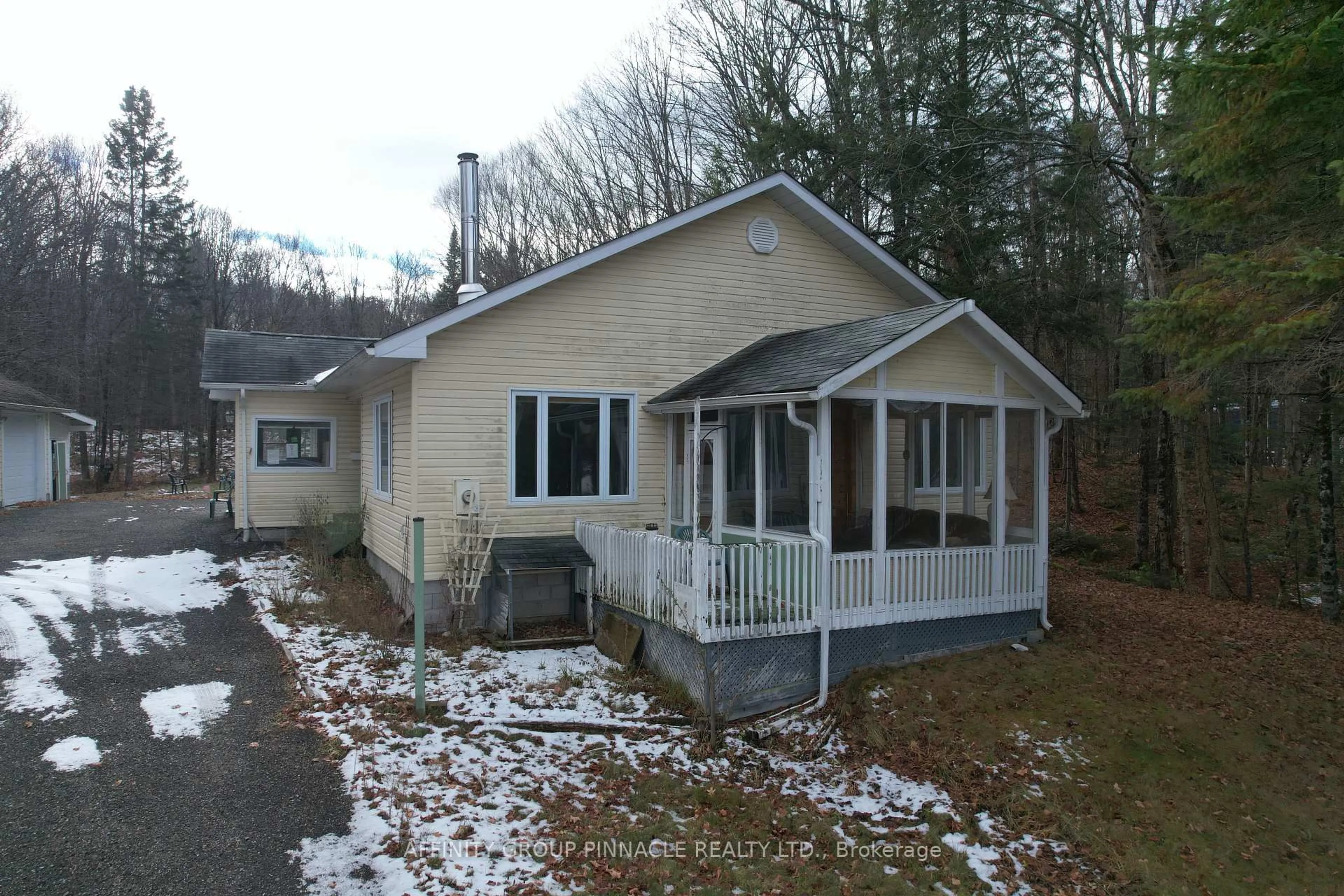 Home with vinyl exterior material, unknown for 18063 35 Highway, Algonquin Highlands Ontario K0M 1S0