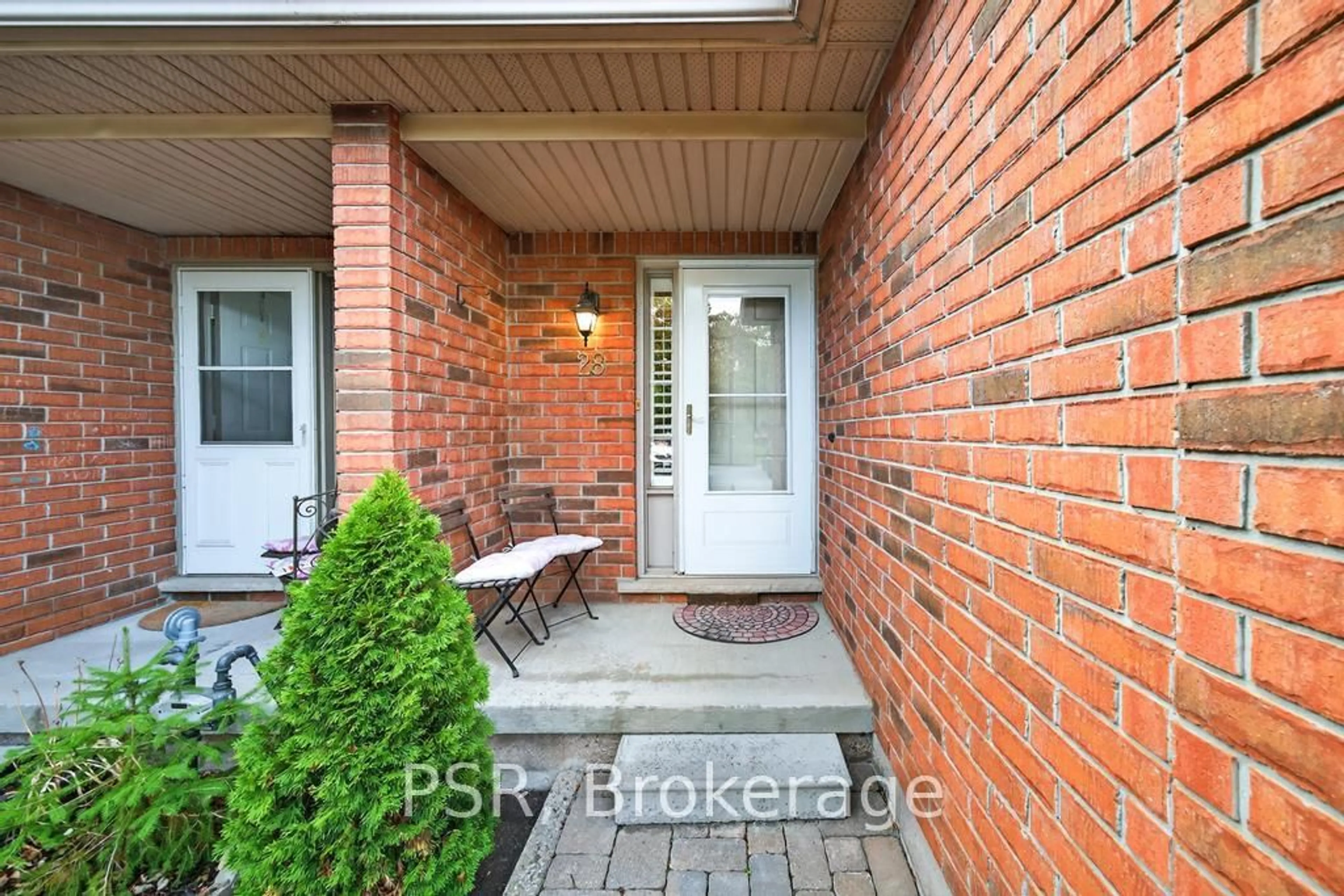 Indoor entryway for 171 Highbury Dr #28, Hamilton Ontario L8J 3T6
