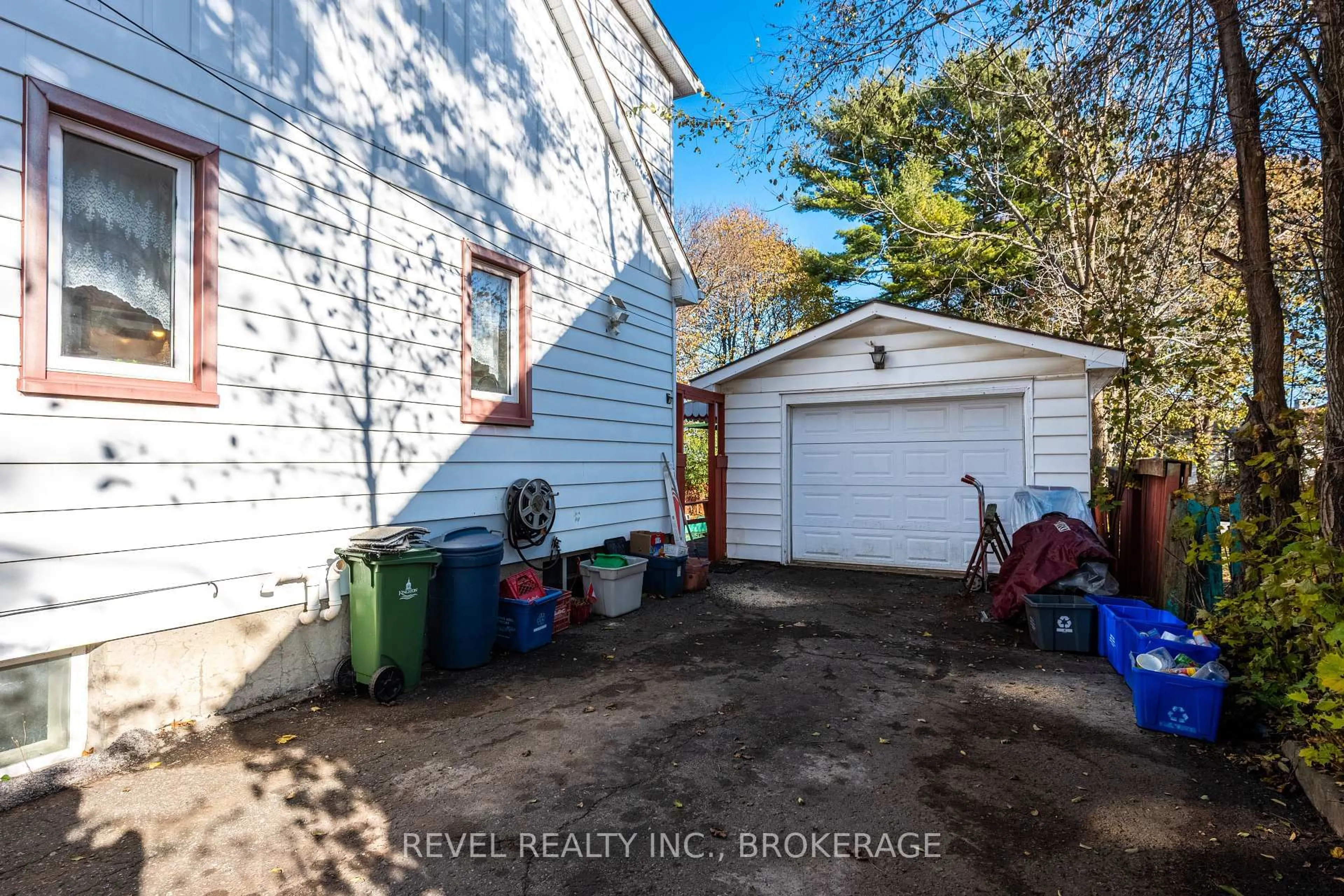 A pic from outside/outdoor area/front of a property/back of a property/a pic from drone, street for 9 Hillcrest Ave, Kingston Ontario K7K 4L7