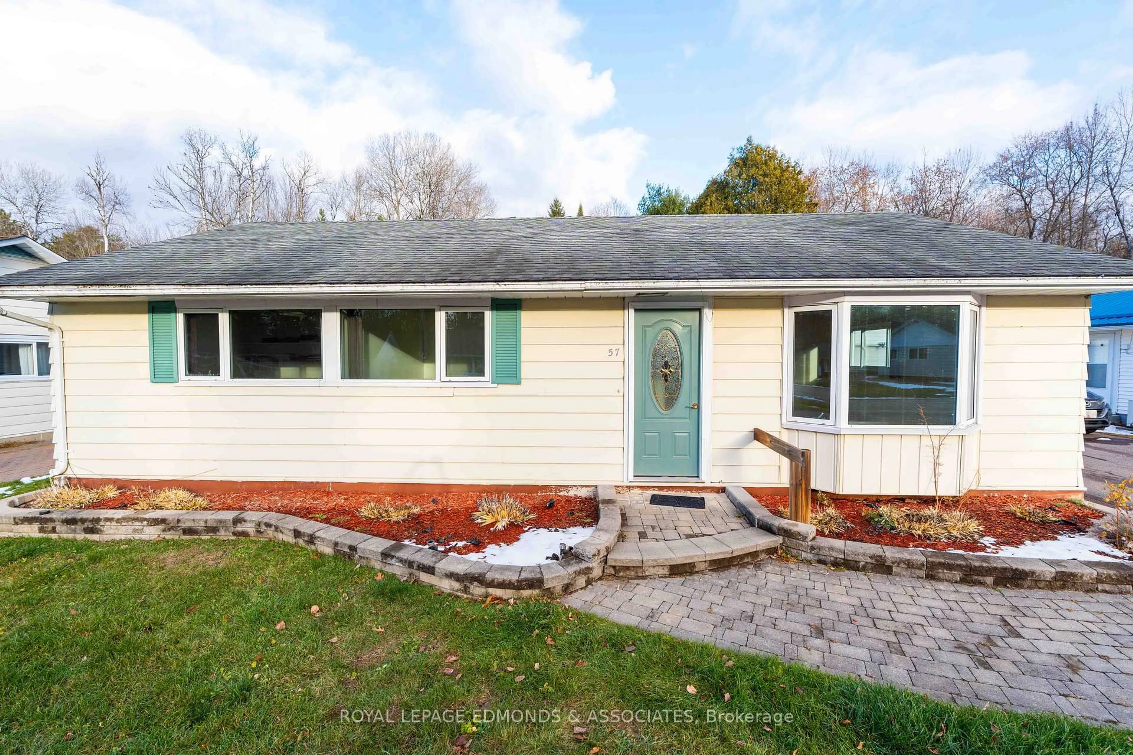 Home with vinyl exterior material, unknown for 57 Beach Ave, Deep River Ontario K0J 1P0