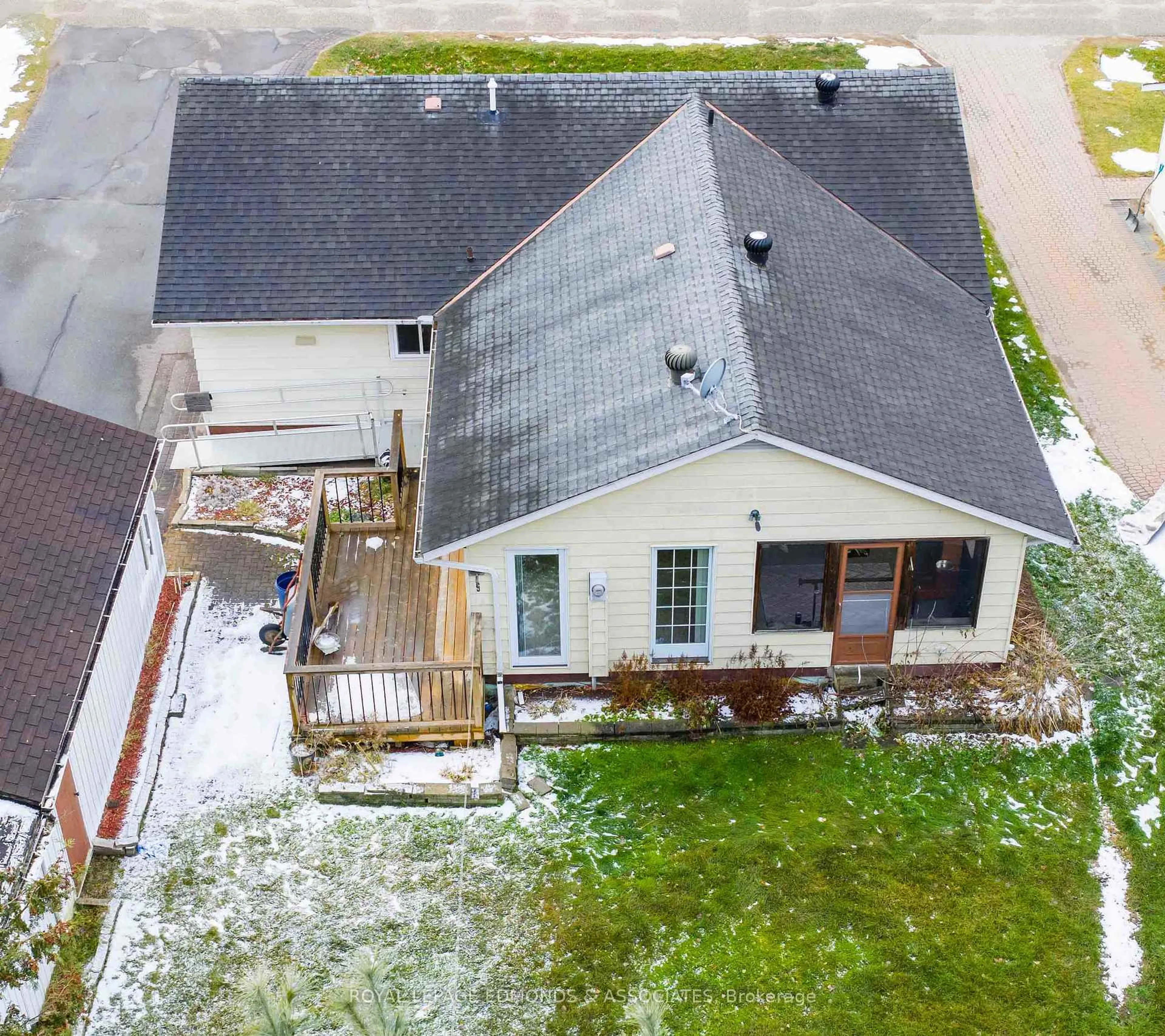 A pic from outside/outdoor area/front of a property/back of a property/a pic from drone, unknown for 57 Beach Ave, Deep River Ontario K0J 1P0