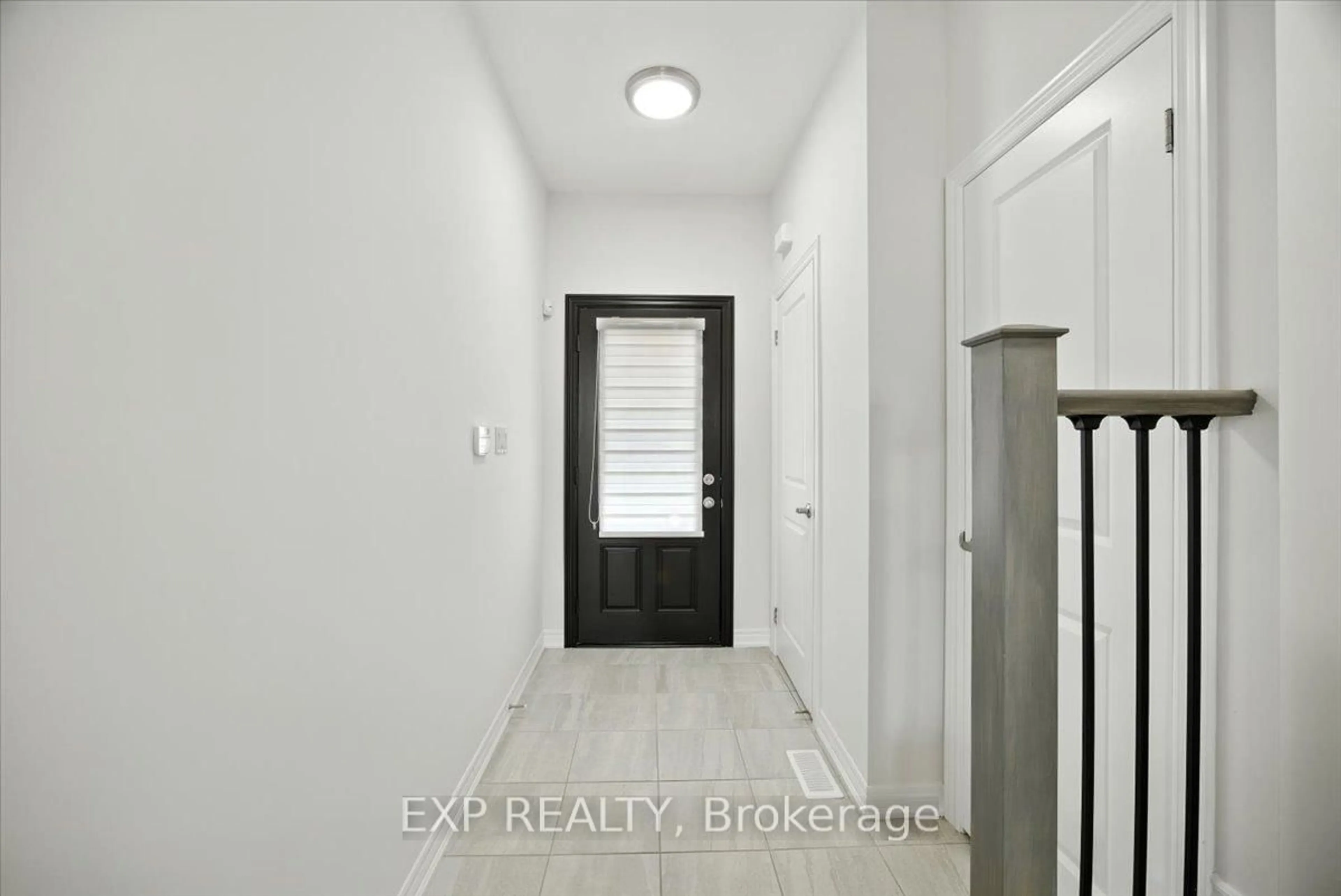 Indoor entryway for 27 Mockingbird Lane, Hamilton Ontario L8E 0K7