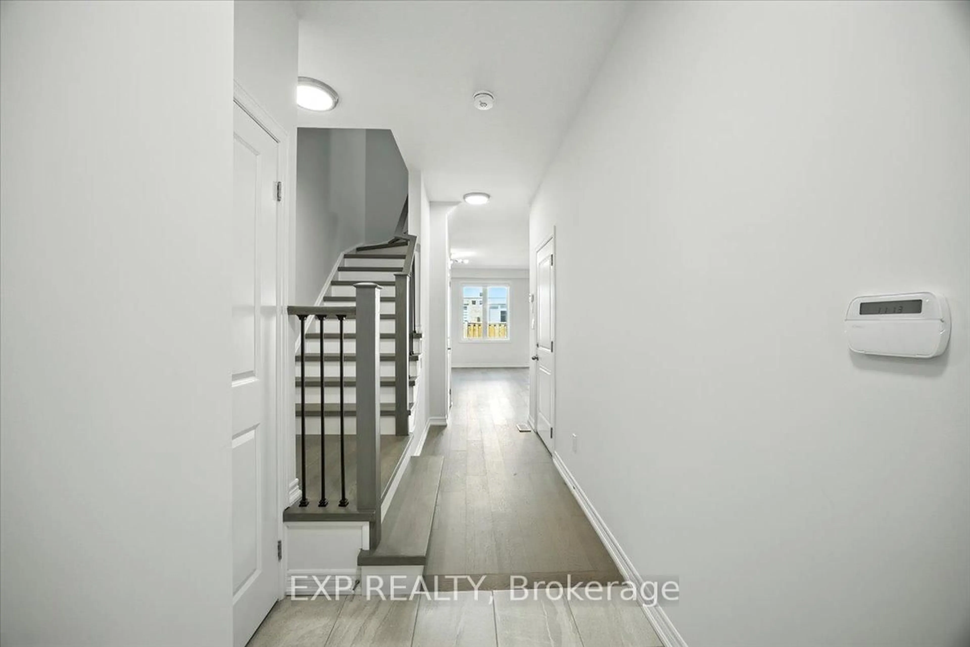 Indoor entryway for 27 Mockingbird Lane, Hamilton Ontario L8E 0K7