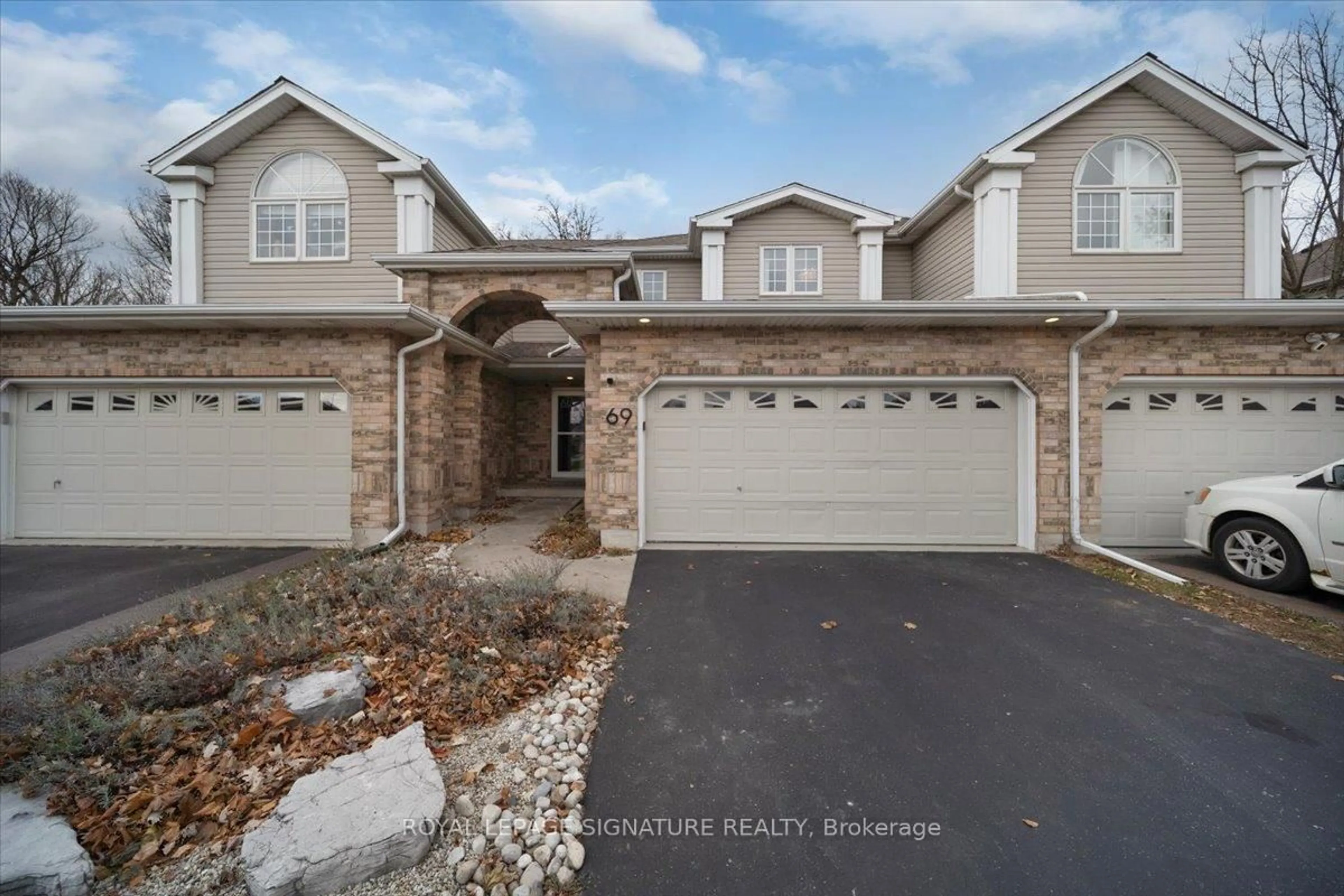 A pic from outside/outdoor area/front of a property/back of a property/a pic from drone, street for 69 Candle Cres, Kitchener Ontario N2P 2K8