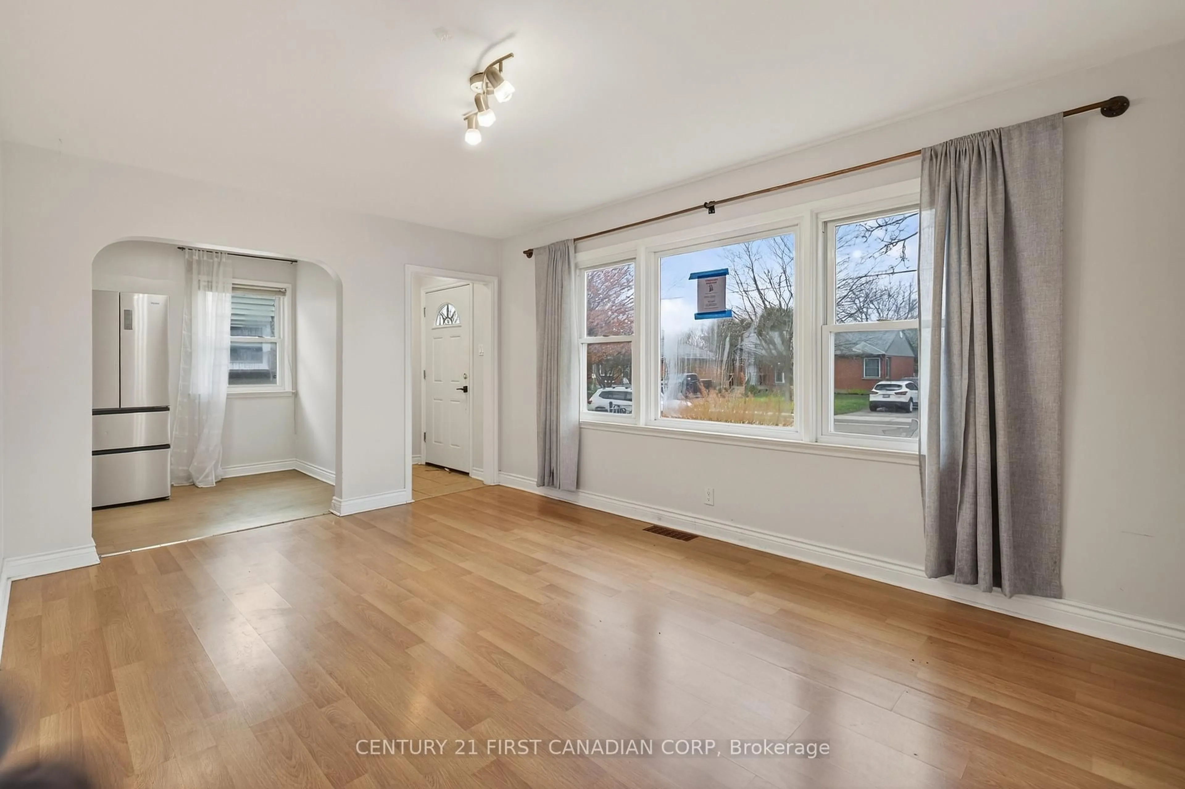 A pic of a room for 332 Manitoba St, London East Ontario N5W 4W3