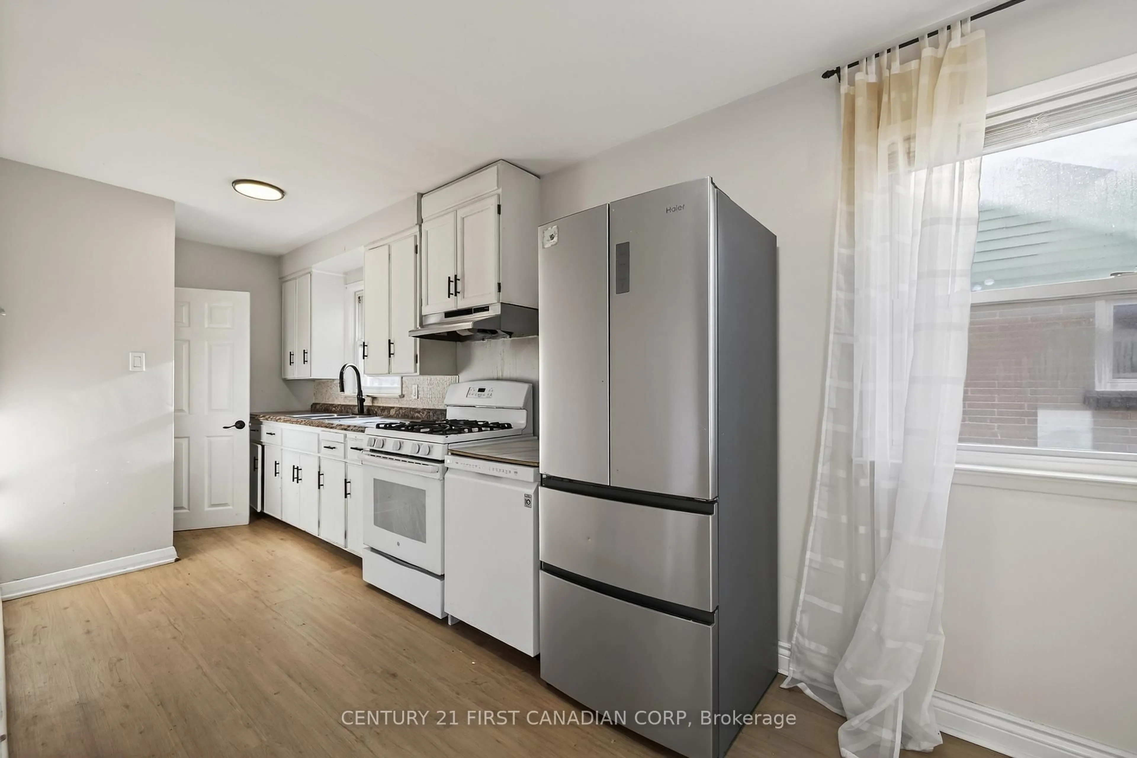 Standard kitchen, unknown for 332 Manitoba St, London East Ontario N5W 4W3