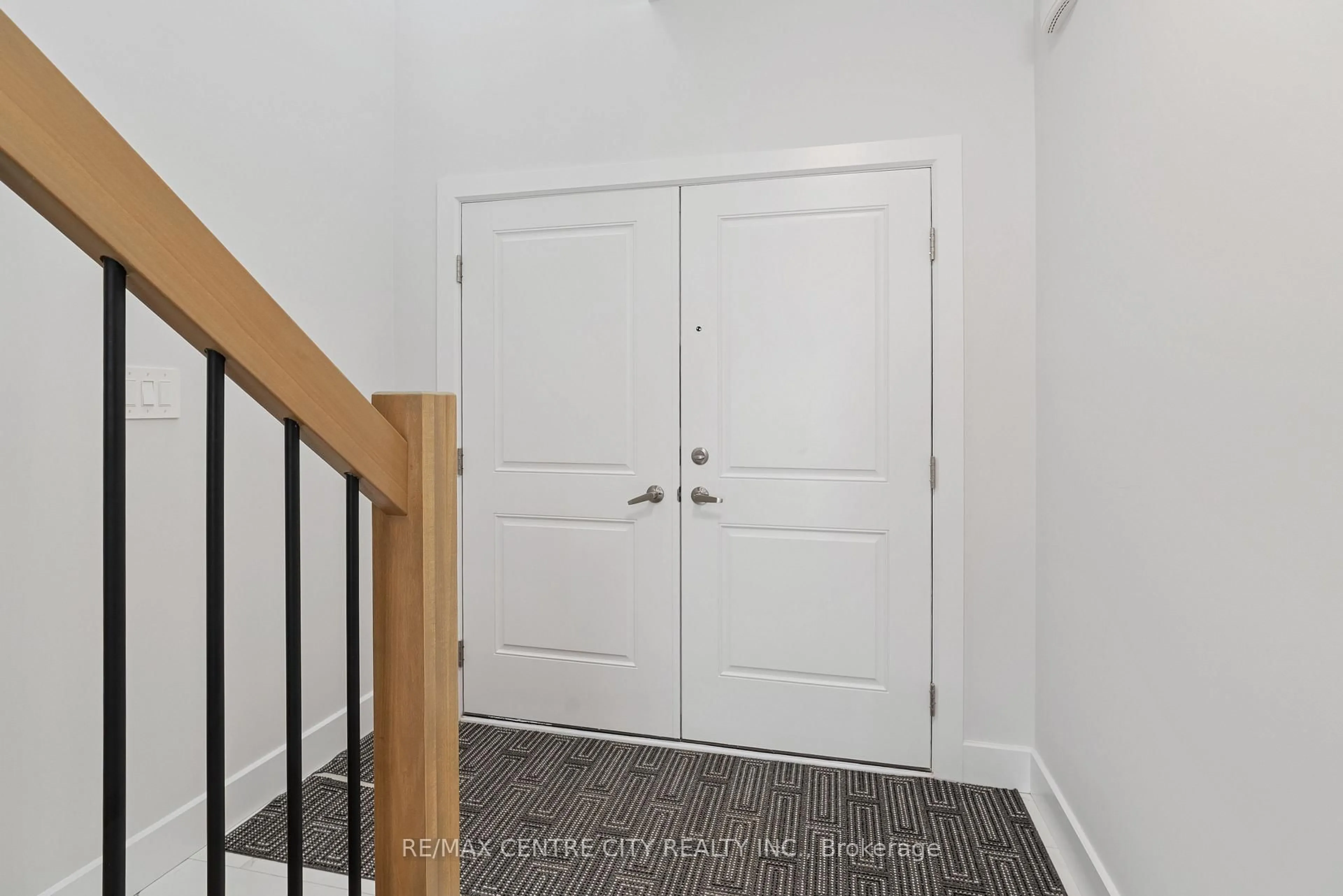 Indoor entryway for 1362 Bush Hill Link Acre, London North Ontario N6G 0X6