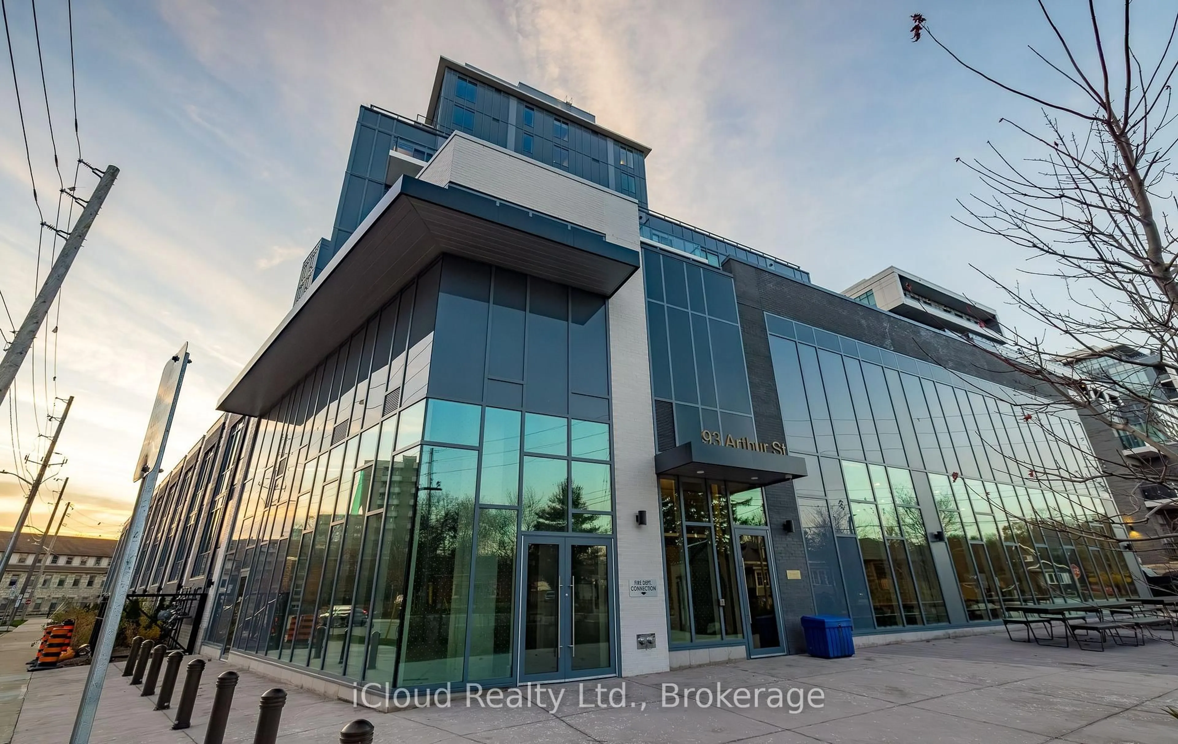 Indoor foyer for 93 Arthur St #1302, Guelph Ontario N1E 0T3