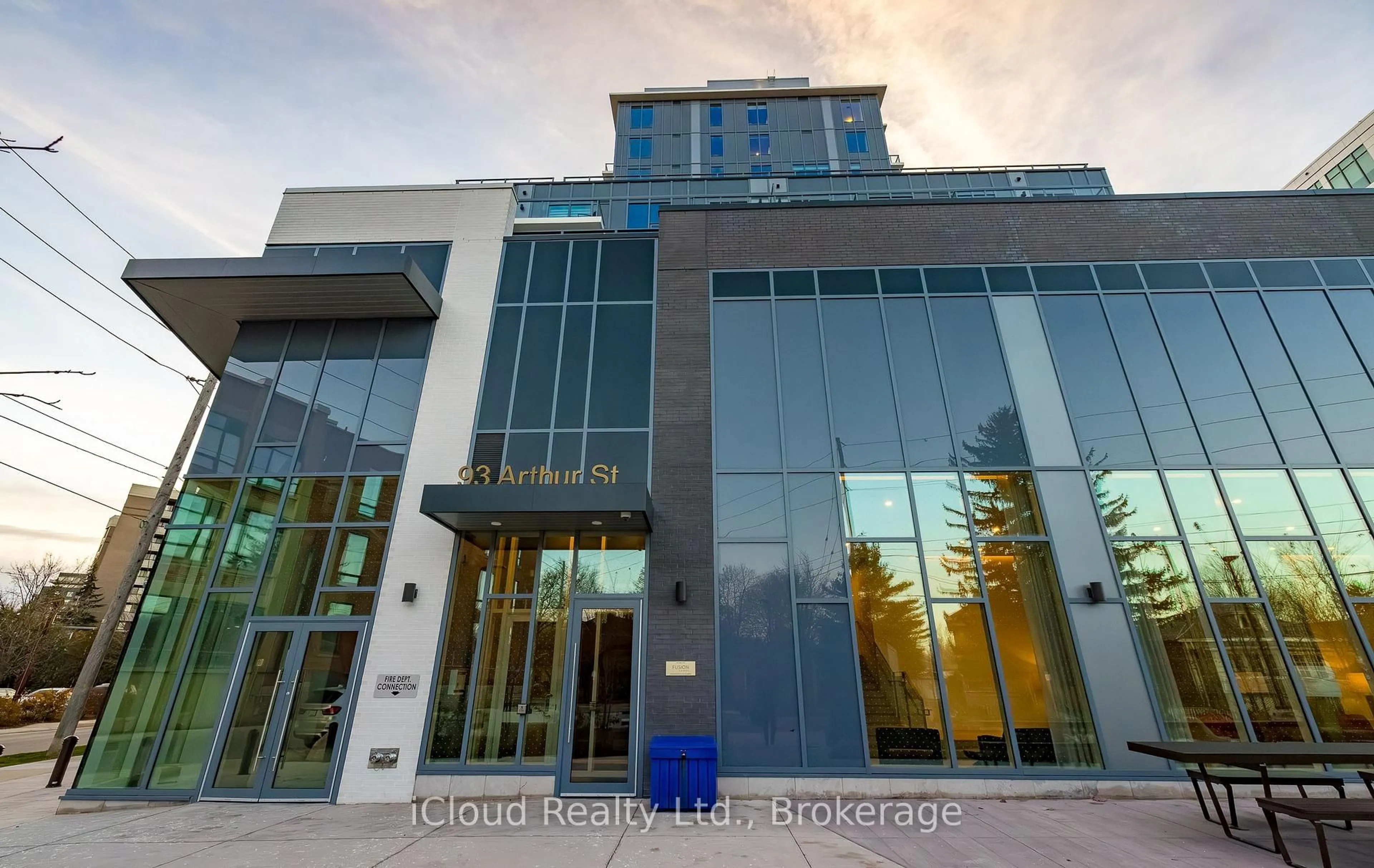 Indoor foyer for 93 Arthur St #1302, Guelph Ontario N1E 0T3