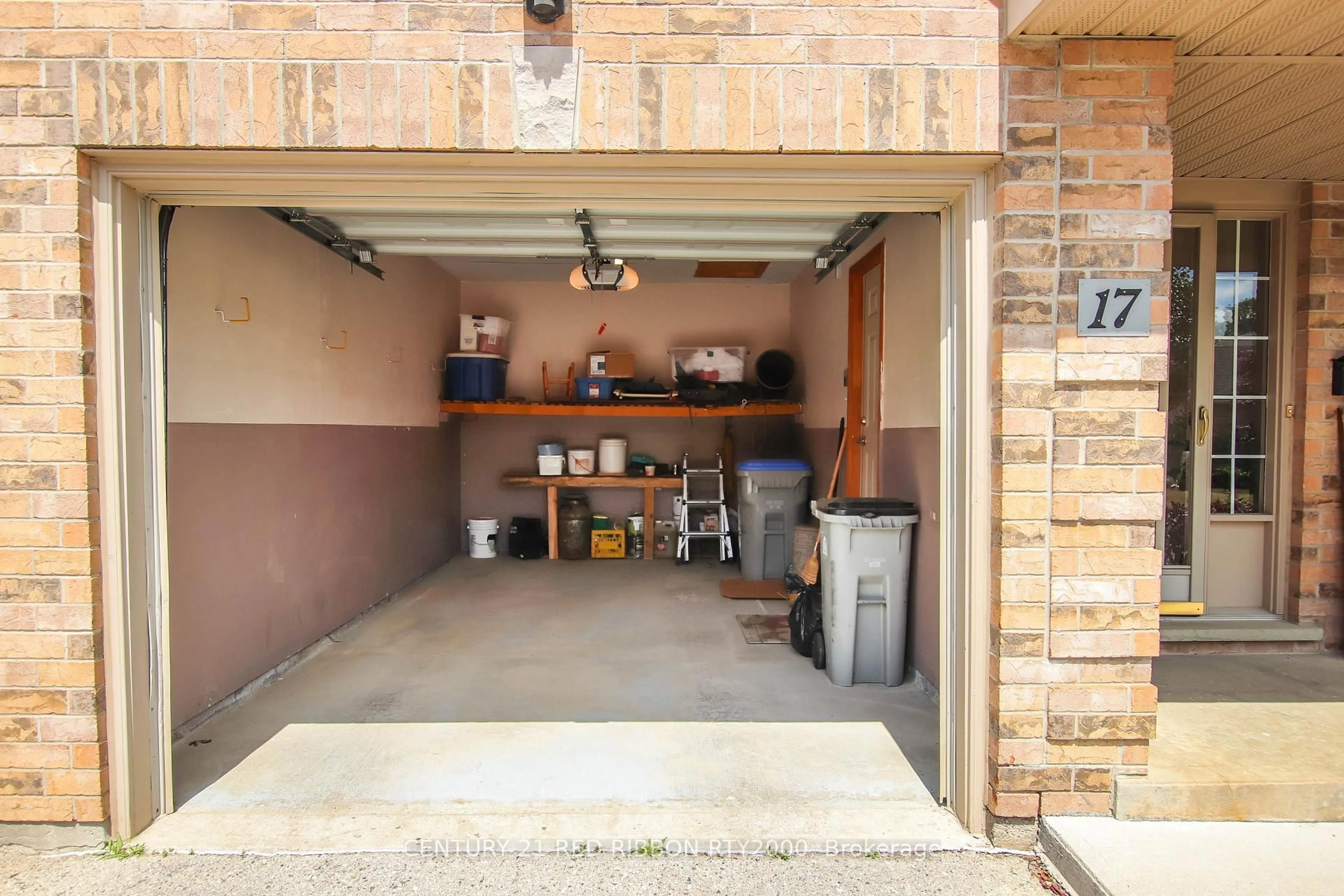 Indoor garage for 375 SCOTT St #17, Strathroy-Caradoc Ontario N7G 4G7