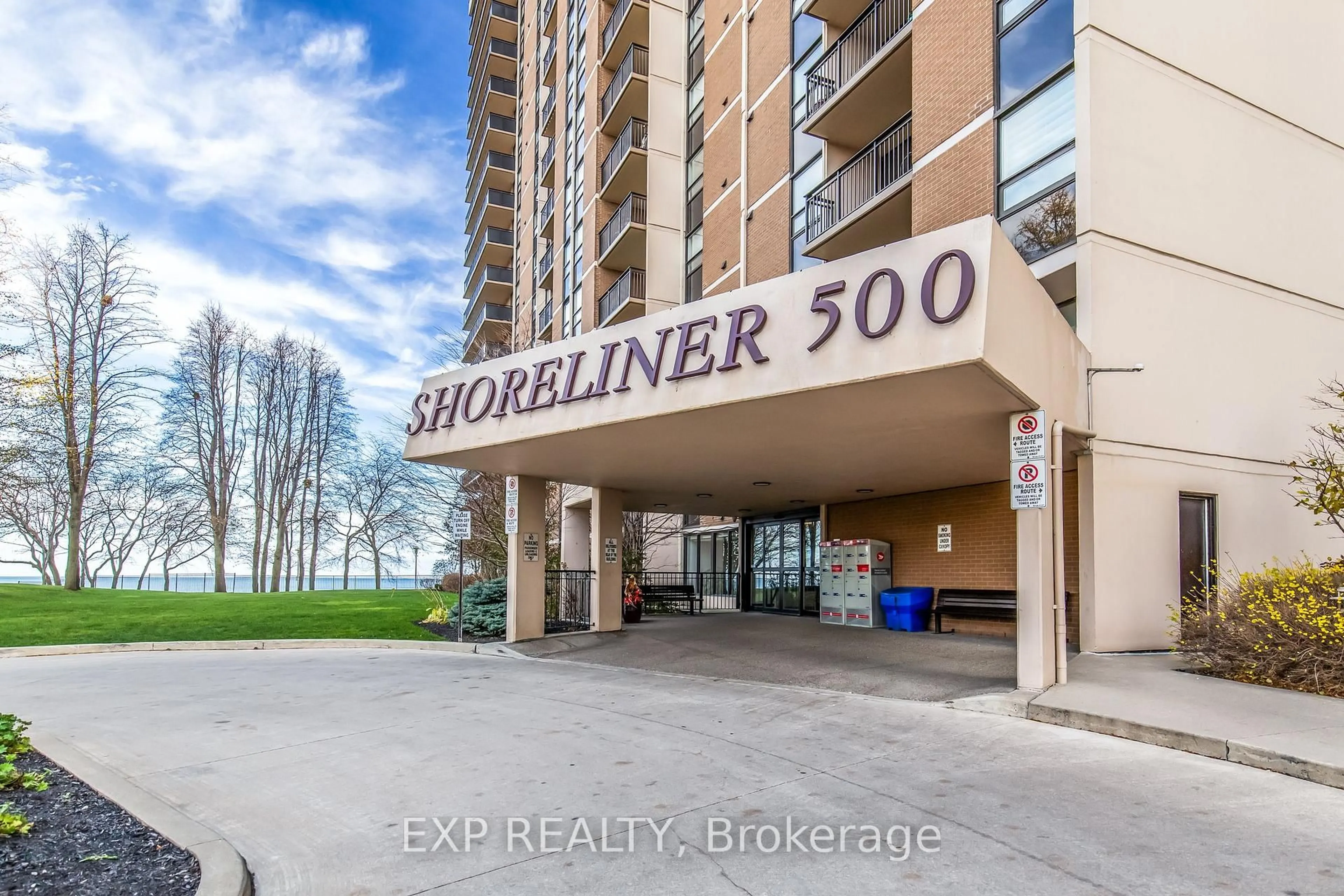 Indoor foyer for 500 Green Rd #501, Hamilton Ontario L8E 3M6