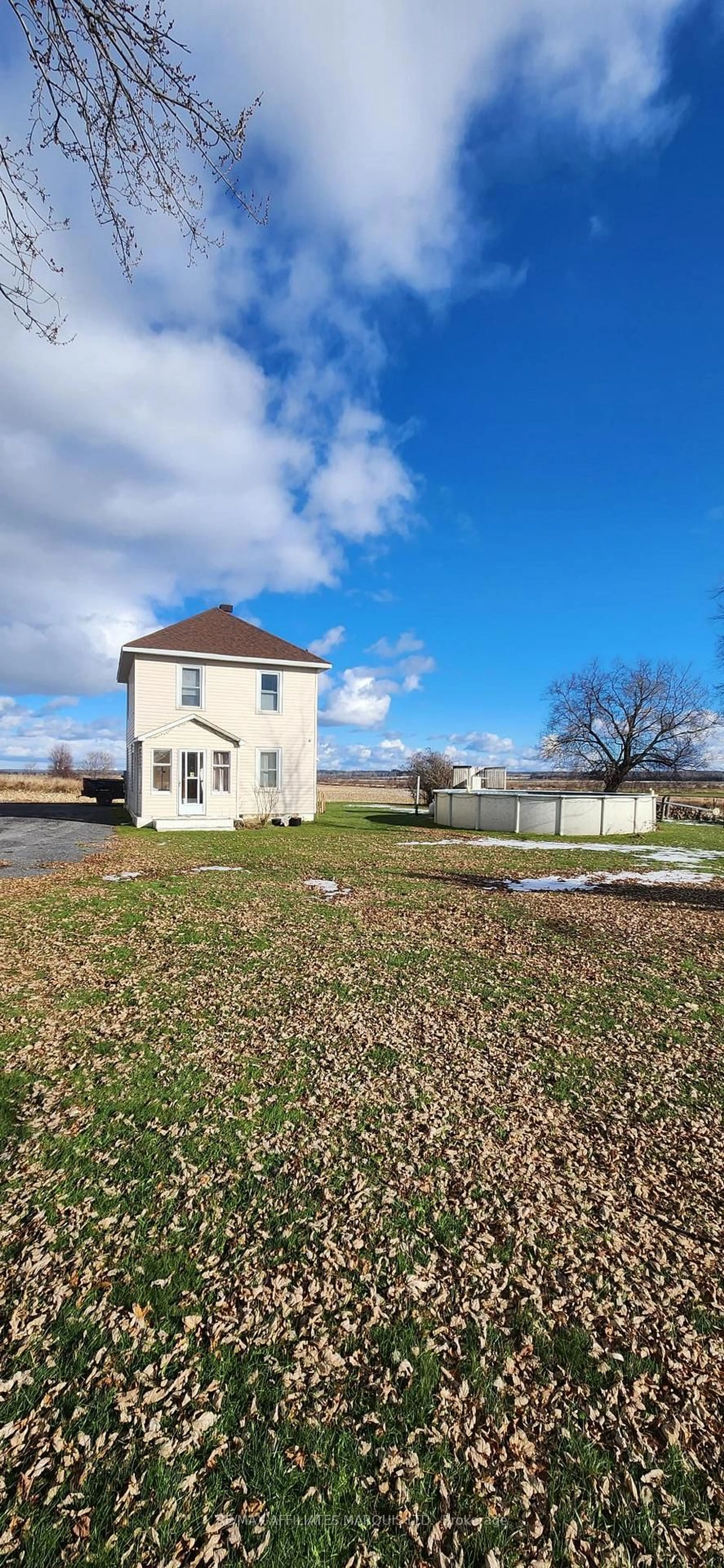 A pic from outside/outdoor area/front of a property/back of a property/a pic from drone, building for 2415 Hwy 138 Highway, North Stormont Ontario K0C 1W0