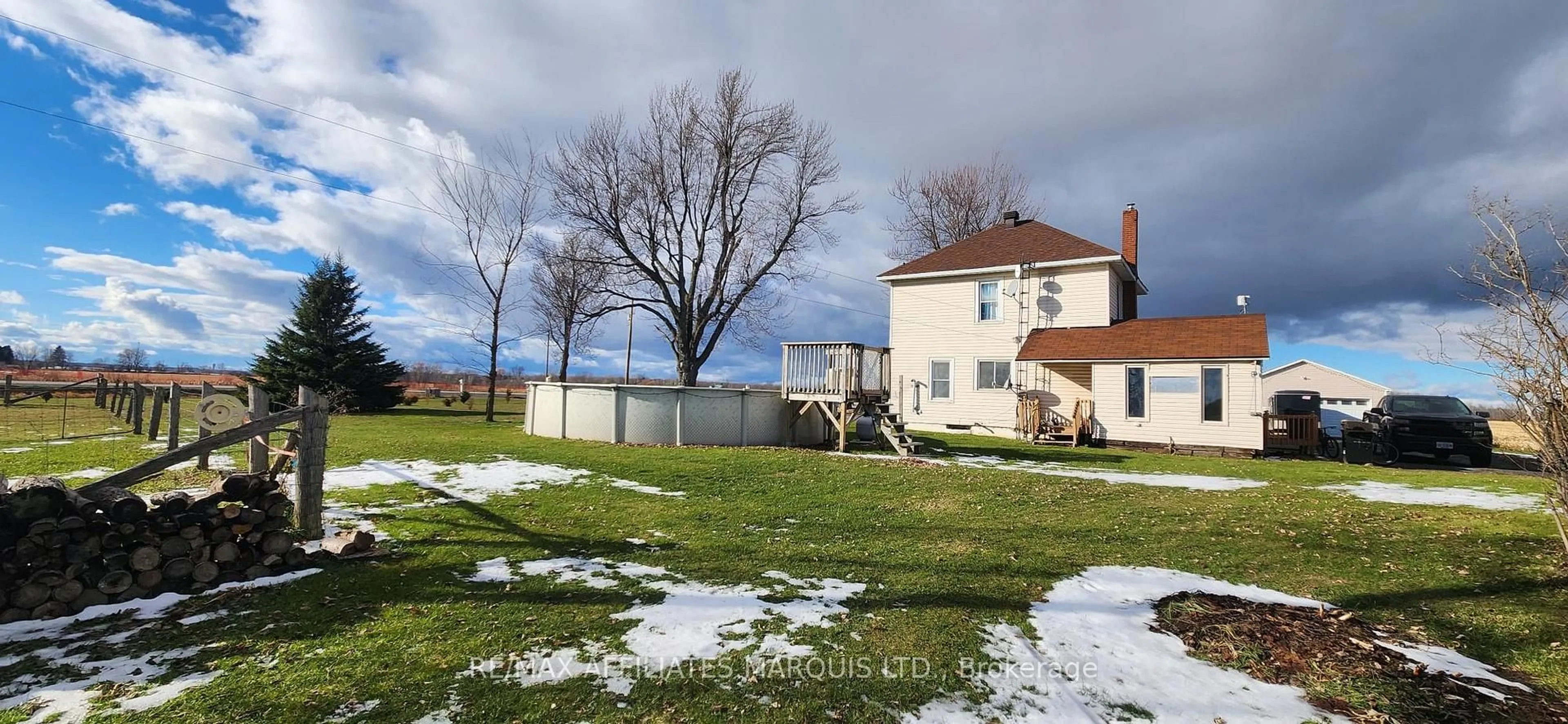 A pic from outside/outdoor area/front of a property/back of a property/a pic from drone, unknown for 2415 Hwy 138 Highway, North Stormont Ontario K0C 1W0