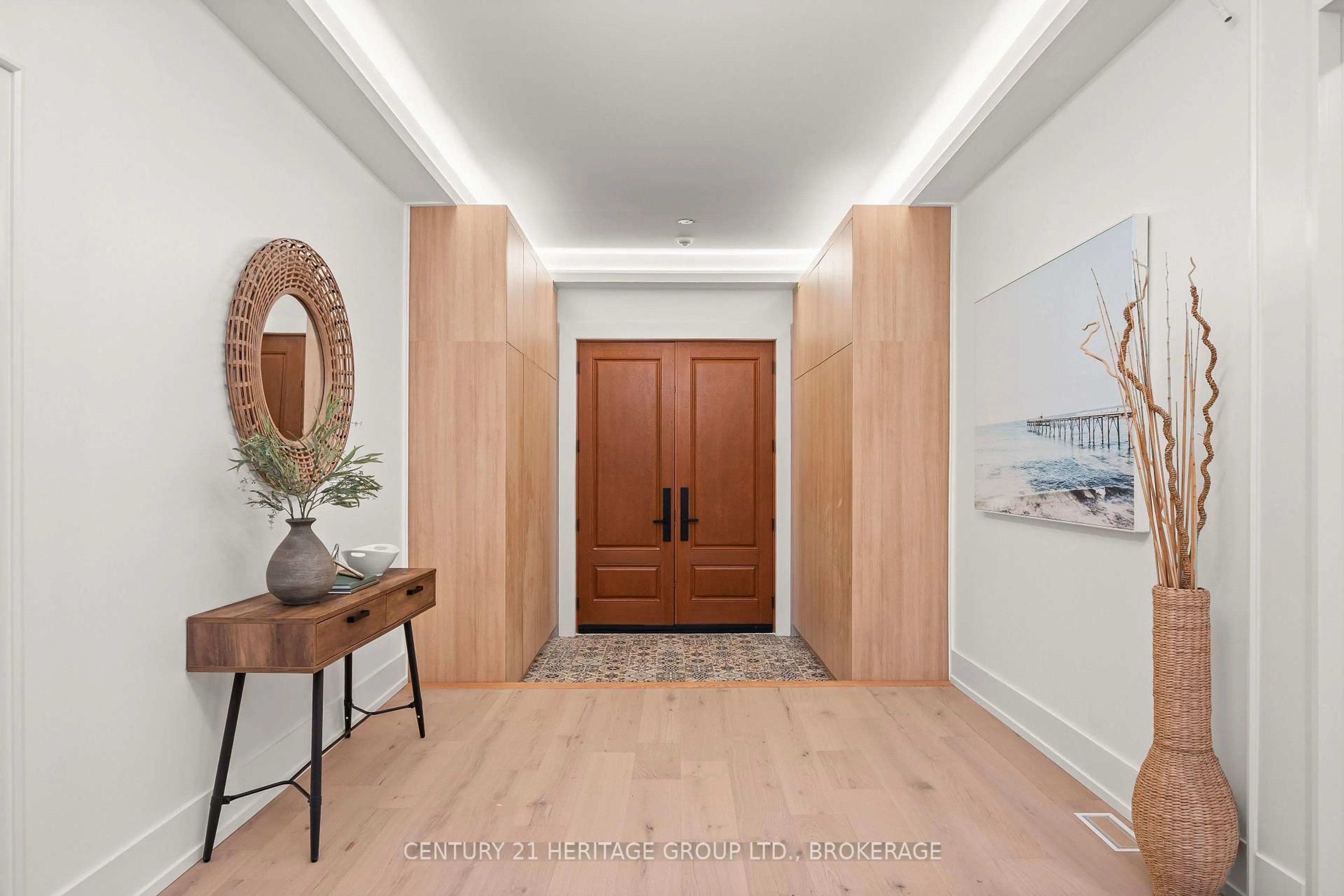 Indoor entryway for 3 Windsor St, Kingston Ontario K7M 4K4