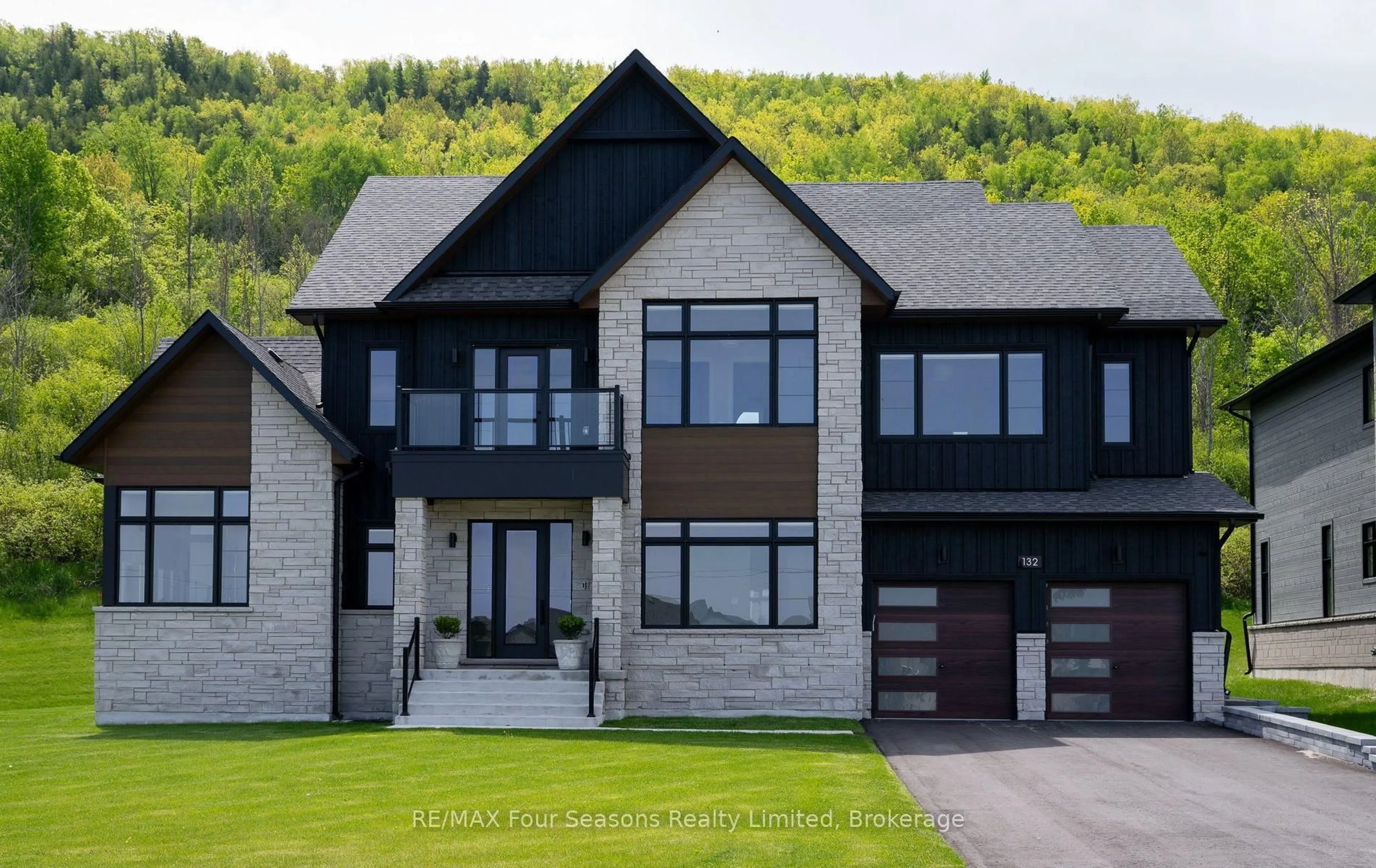 Home with brick exterior material, unknown for 132 Dorothy Dr, Blue Mountains Ontario N0H 2P0