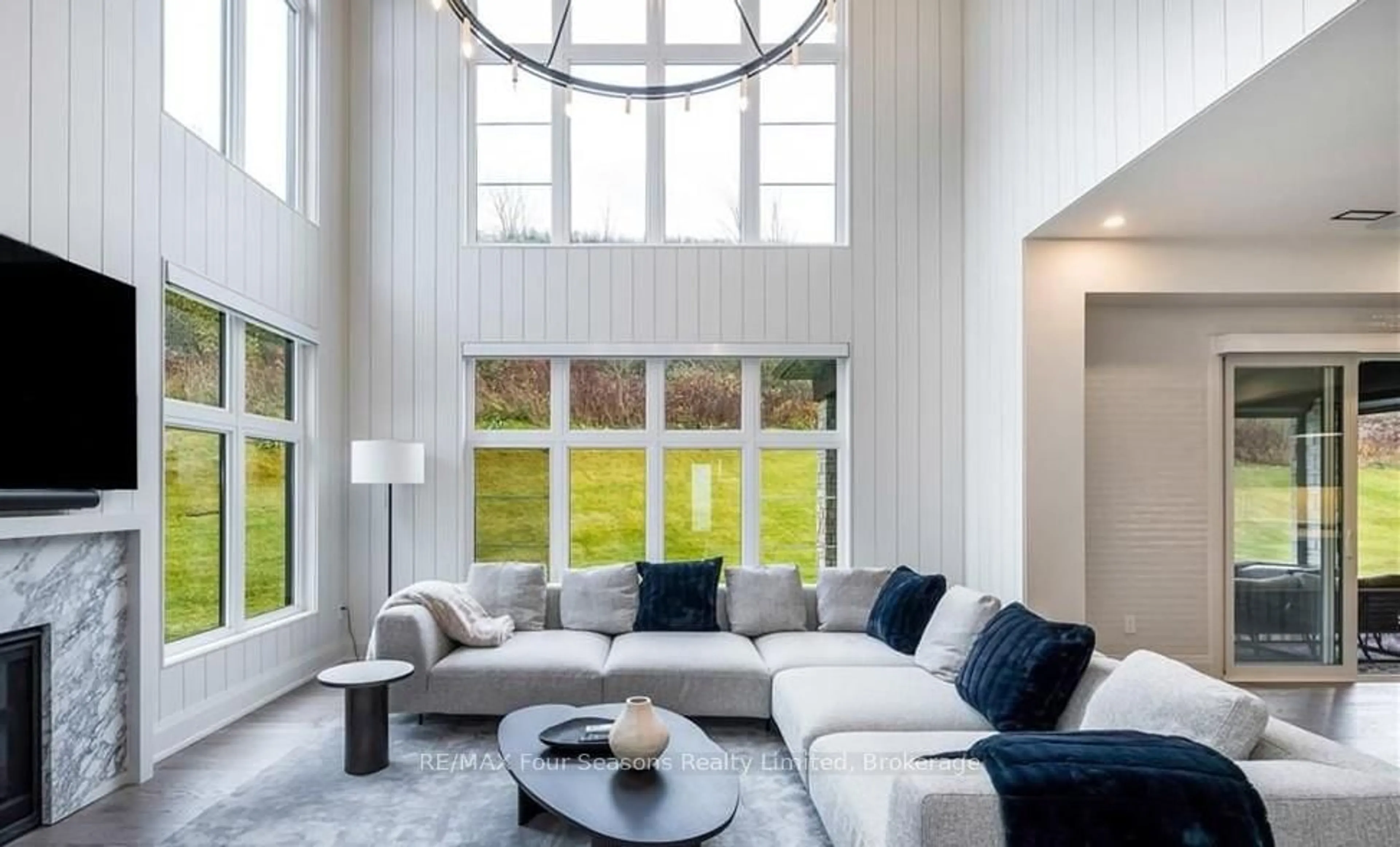 Living room with furniture, unknown for 132 Dorothy Dr, Blue Mountains Ontario N0H 2P0