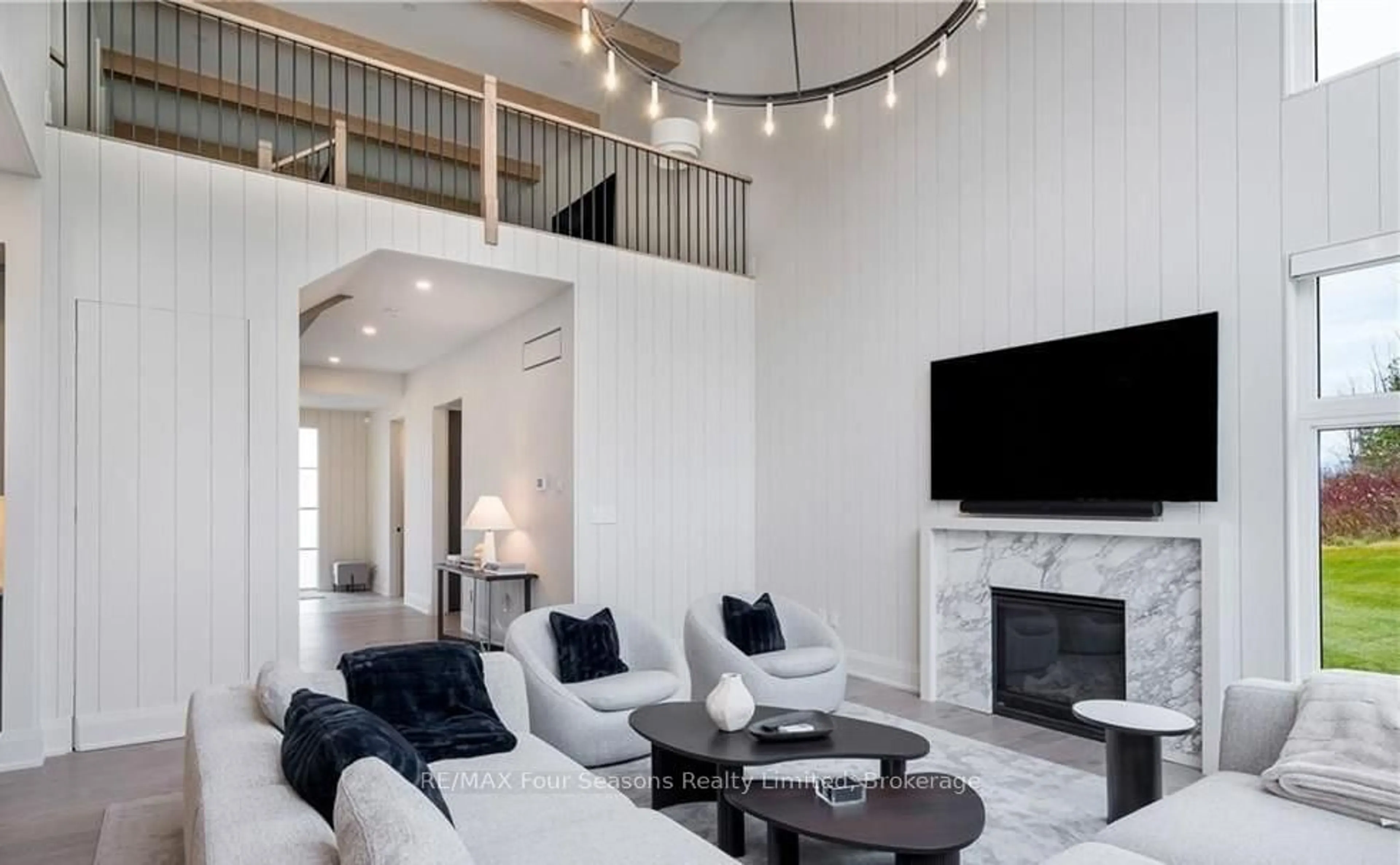 Living room with furniture, unknown for 132 Dorothy Dr, Blue Mountains Ontario N0H 2P0