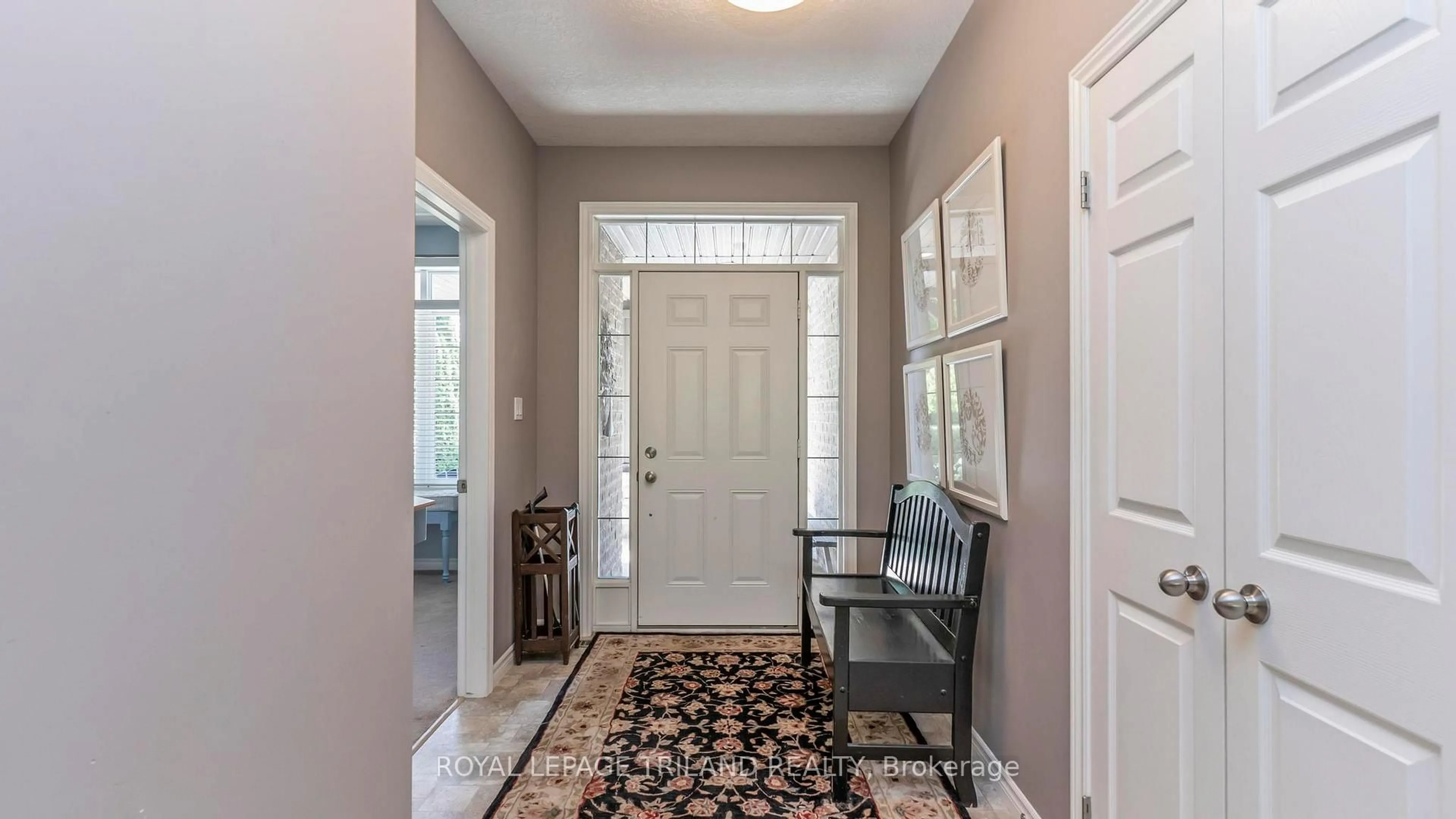 Indoor entryway for 63 HUMMINGBIRD Lane, St. Thomas Ontario N5R 6M8